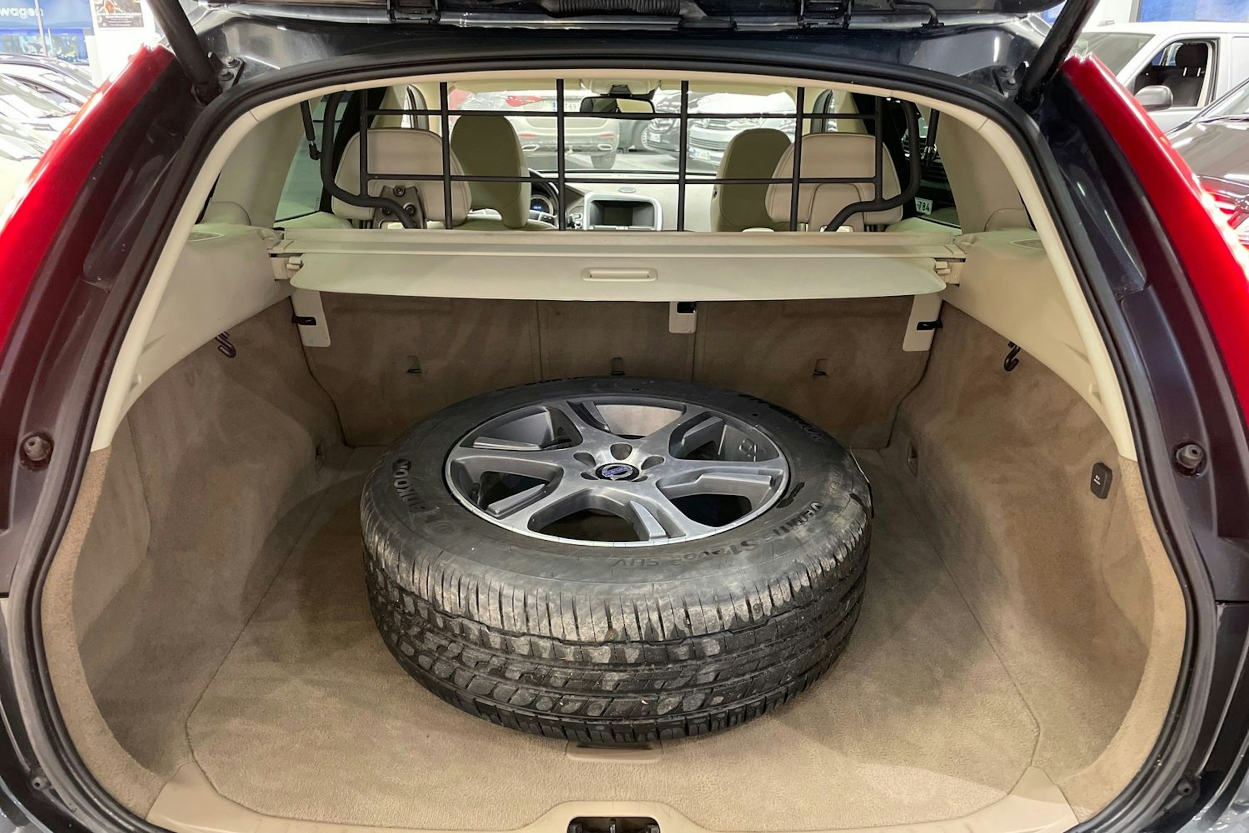 Harmaa Volvo XC60 2012 kuva 21.