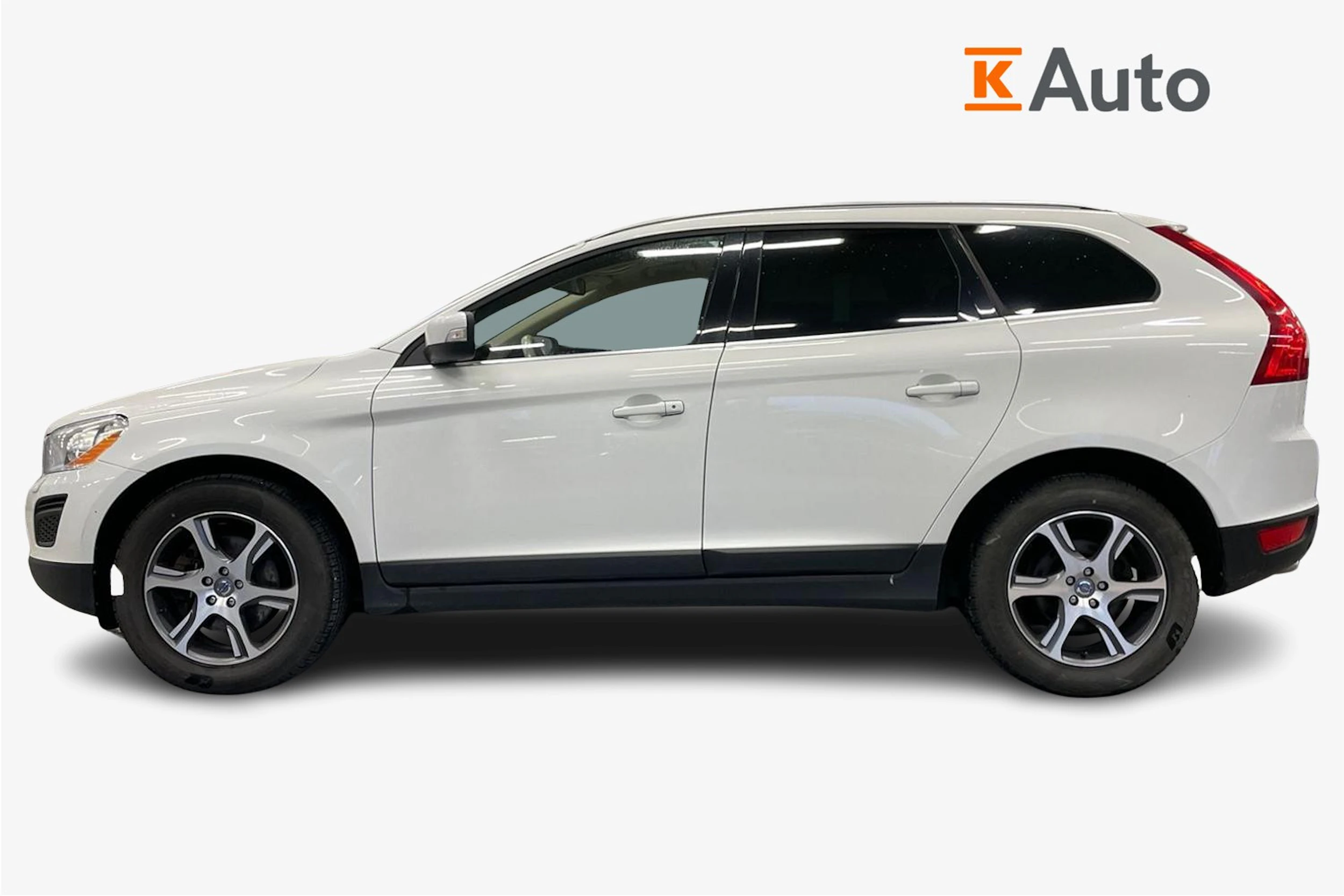 Valkoinen Volvo XC60 2012 kuva 7.