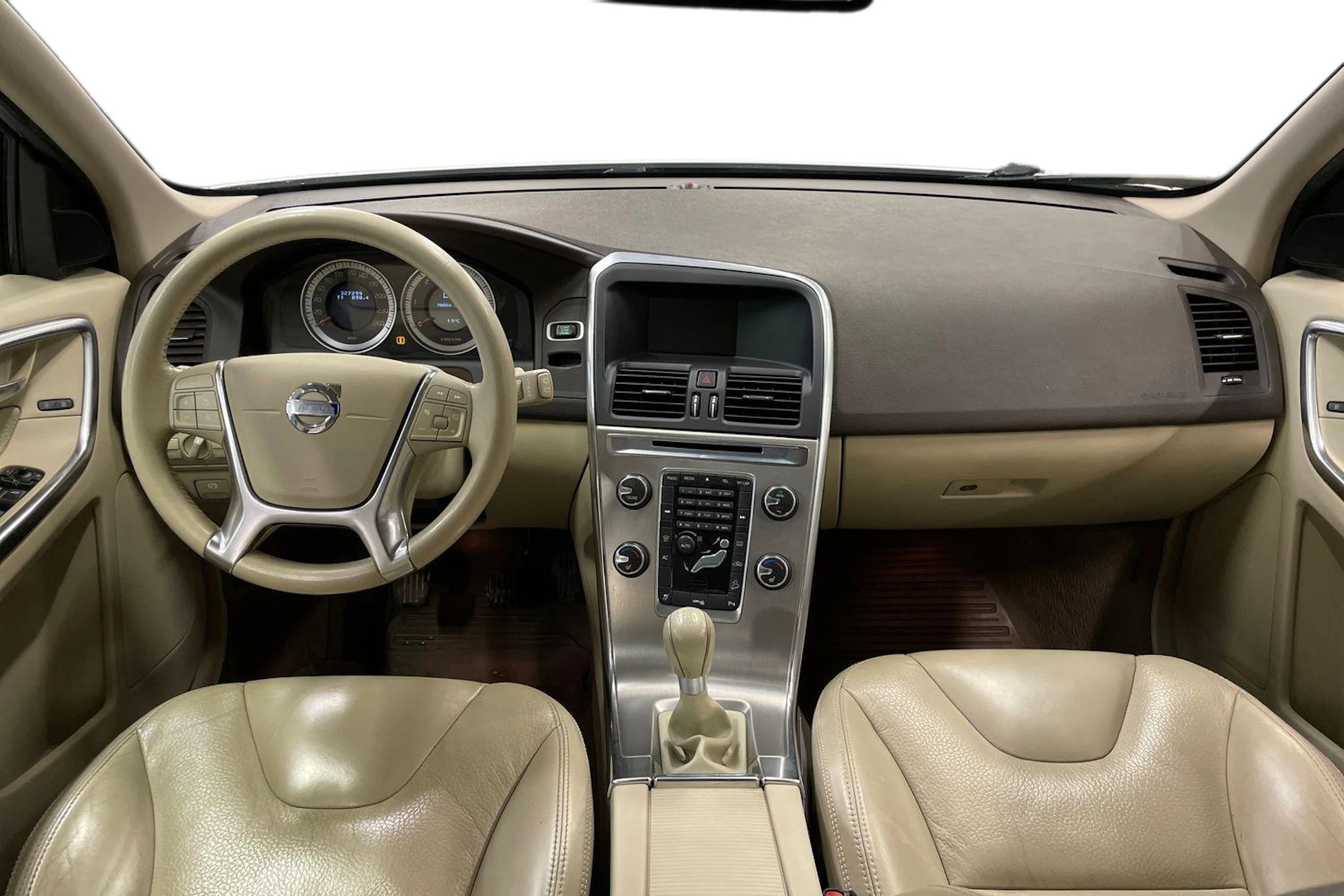 Valkoinen Volvo XC60 2012 kuva 9.