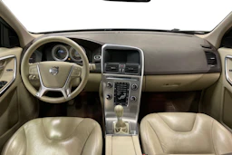 Valkoinen Volvo XC60 2012 kuva 9.