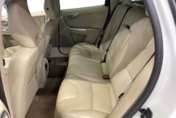 Valkoinen Volvo XC60 2012 kuva 11.