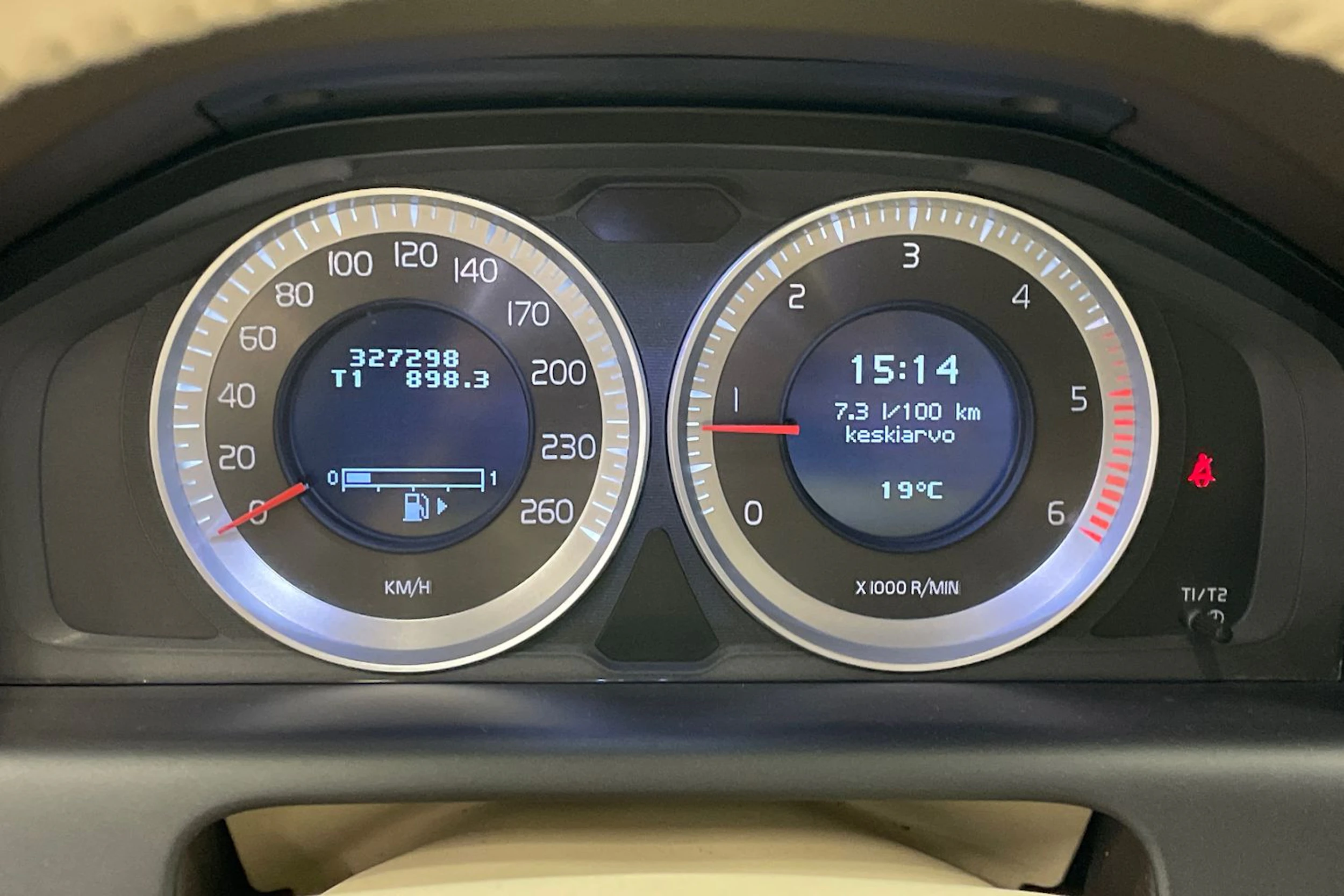 Valkoinen Volvo XC60 2012 kuva 18.