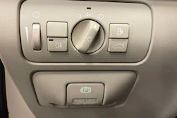 Valkoinen Volvo XC60 2012 kuva 23.