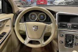 Valkoinen Volvo XC60 2012 kuva 25.