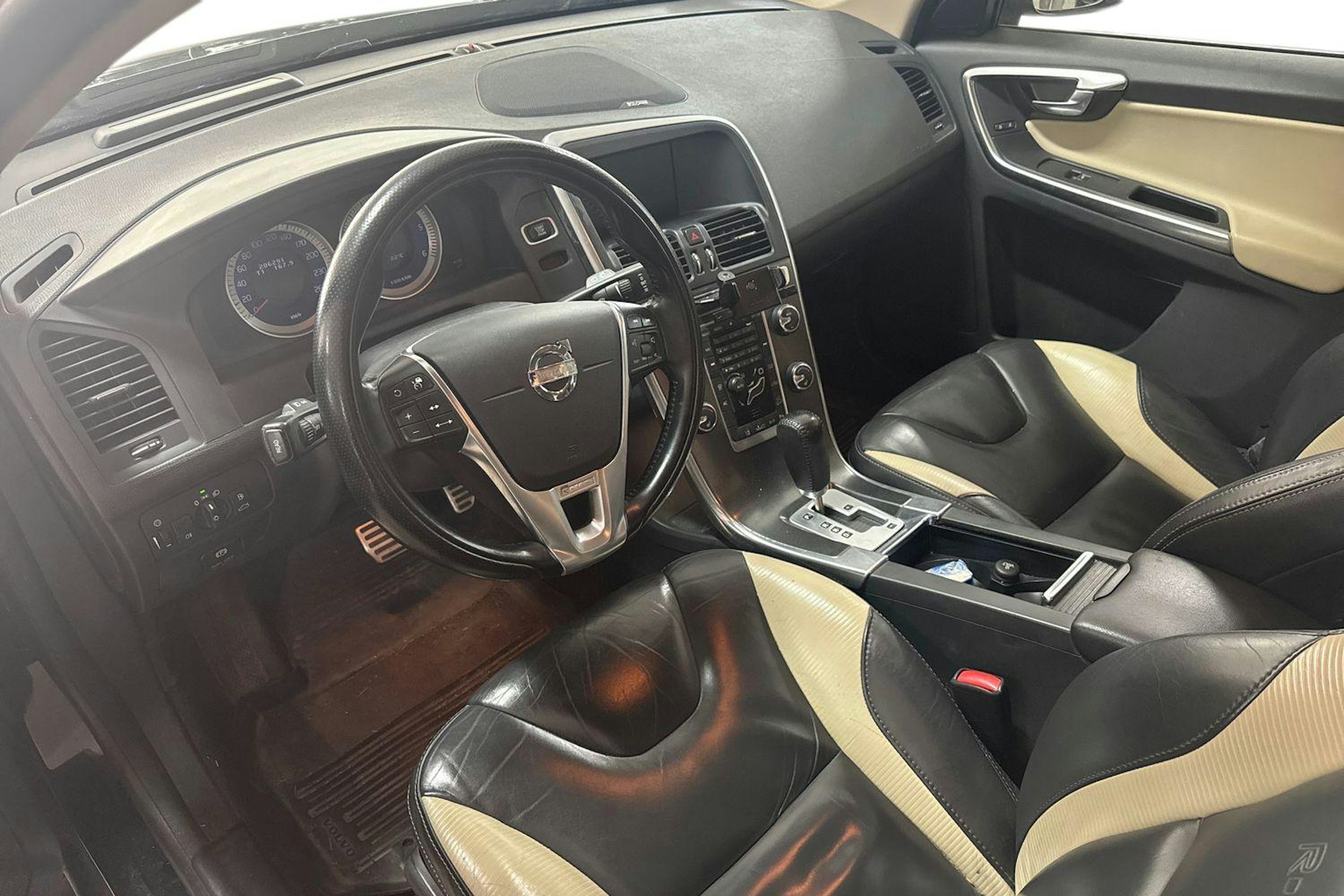 musta Volvo XC60 2012 kuva 3.