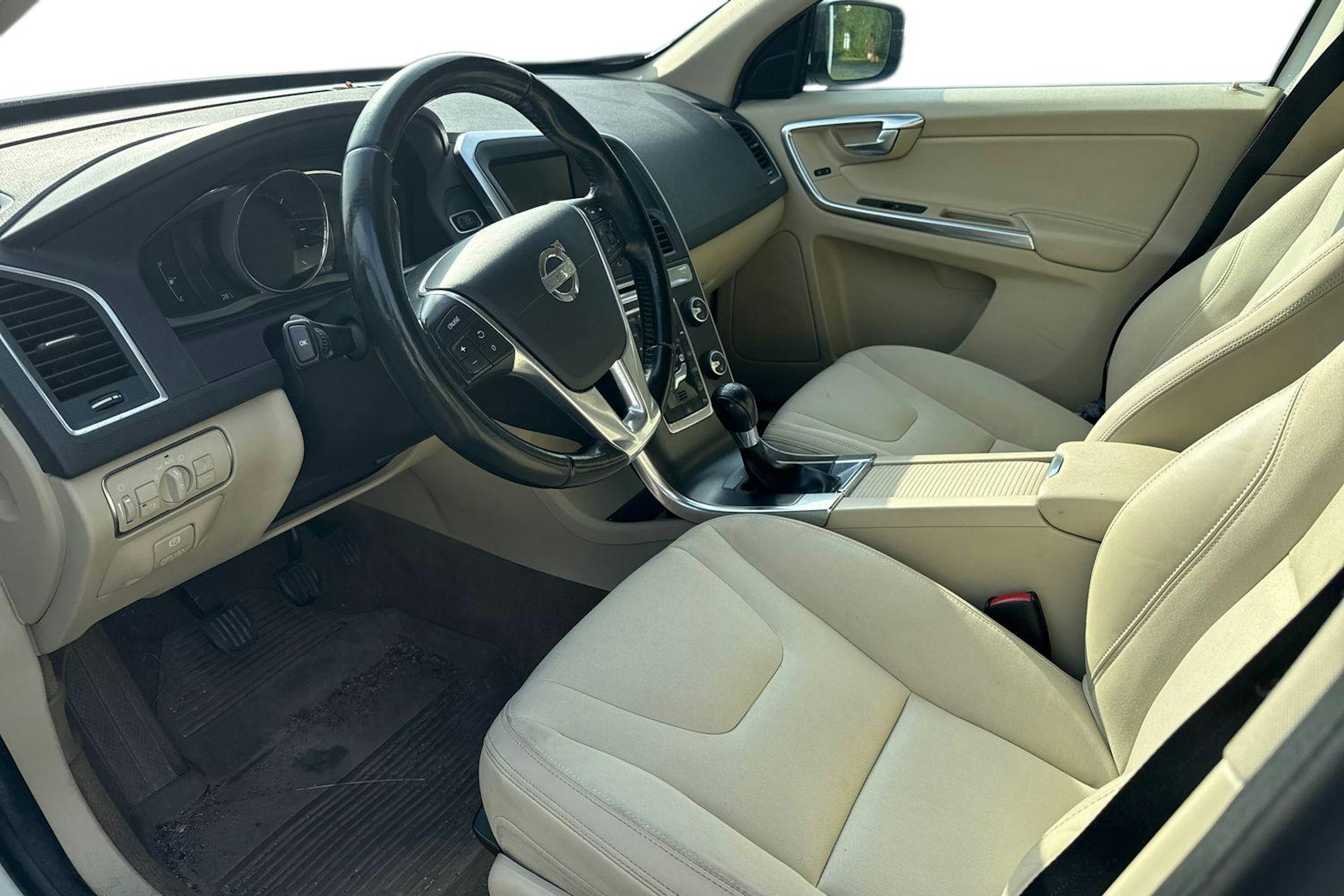 valkoinen Volvo XC60 2013 kuva 3.