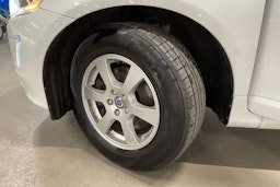 valkoinen Volvo XC60 2013 kuva 13.