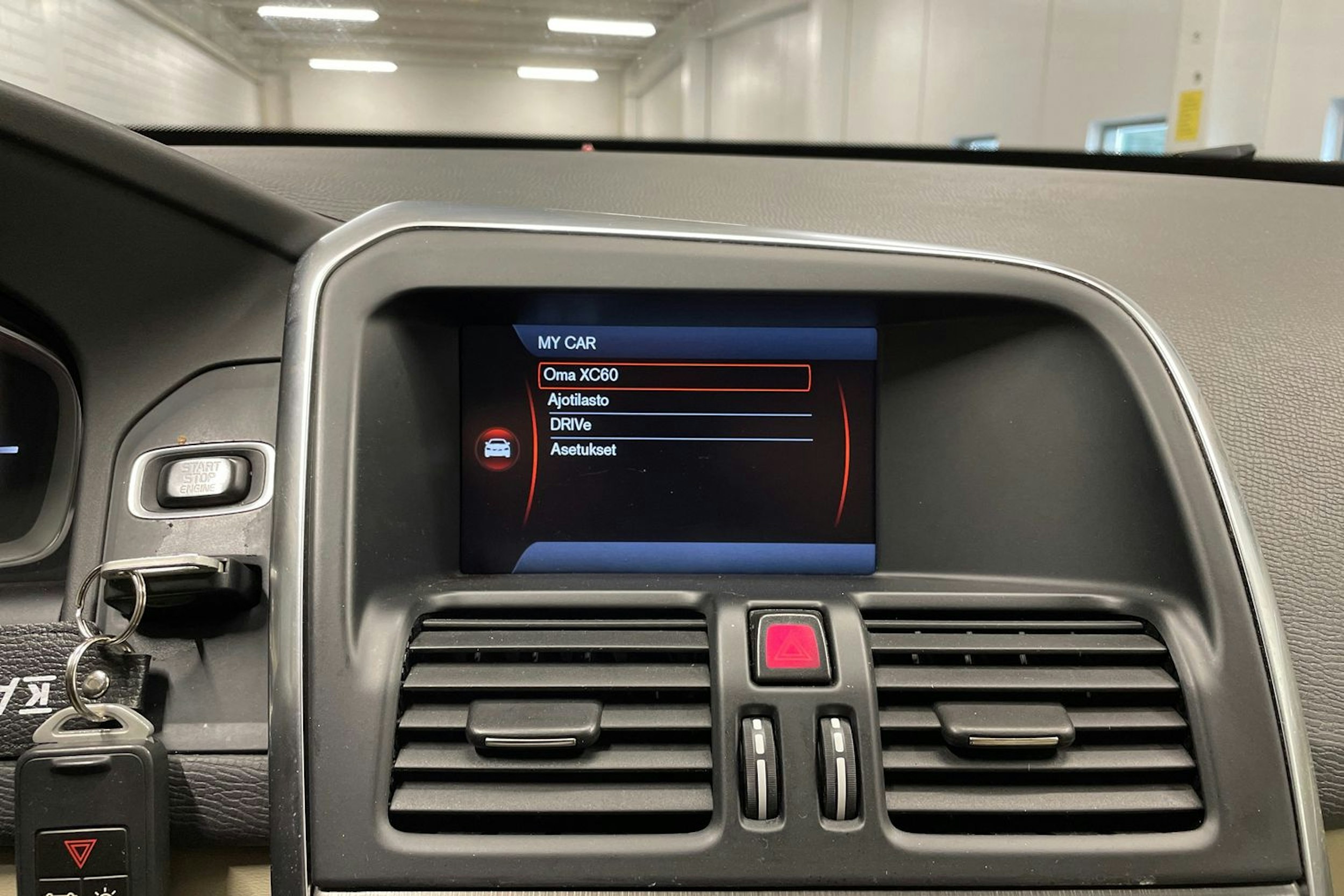 valkoinen Volvo XC60 2013 kuva 20.