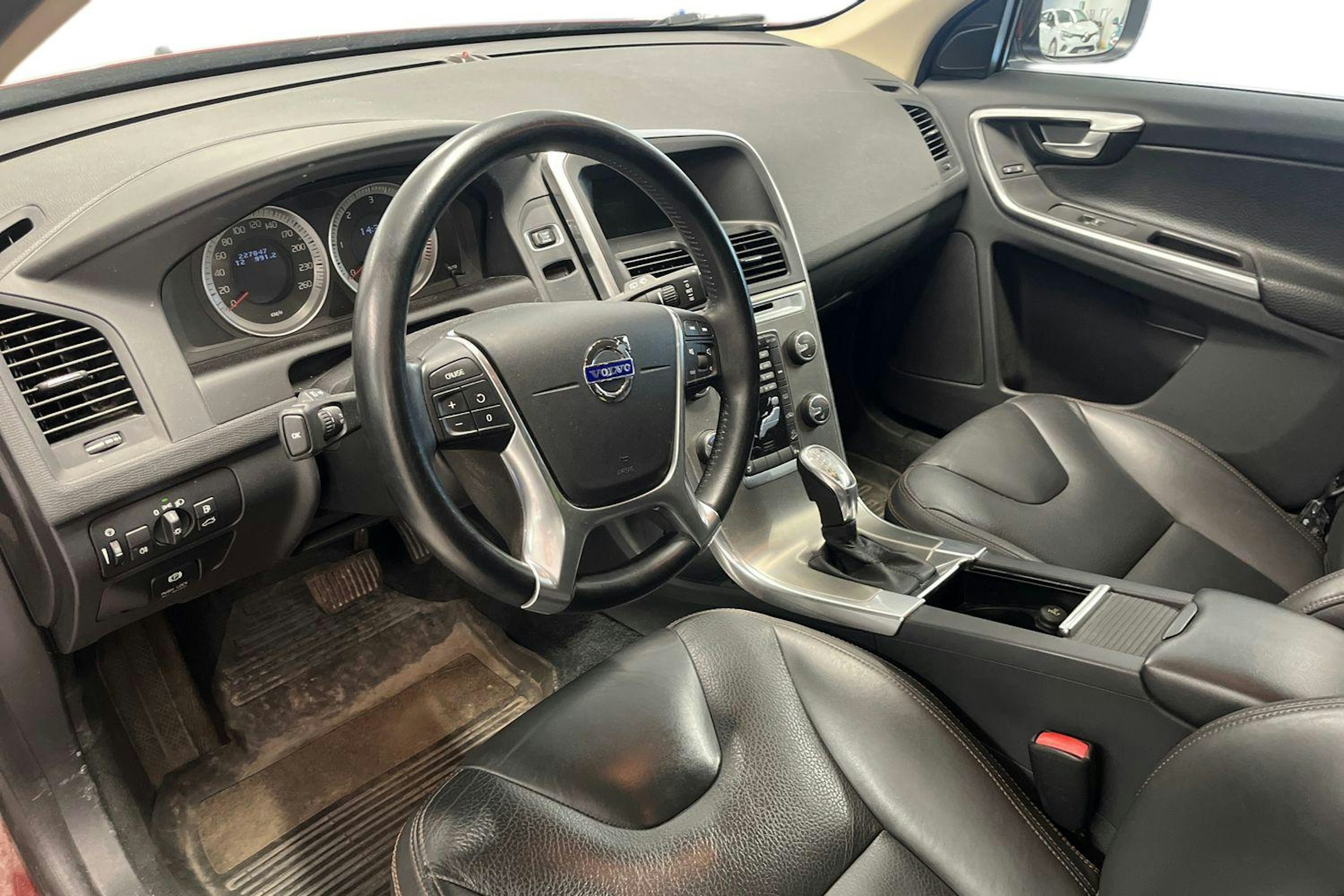 punainen Volvo XC60 2013 kuva 3.