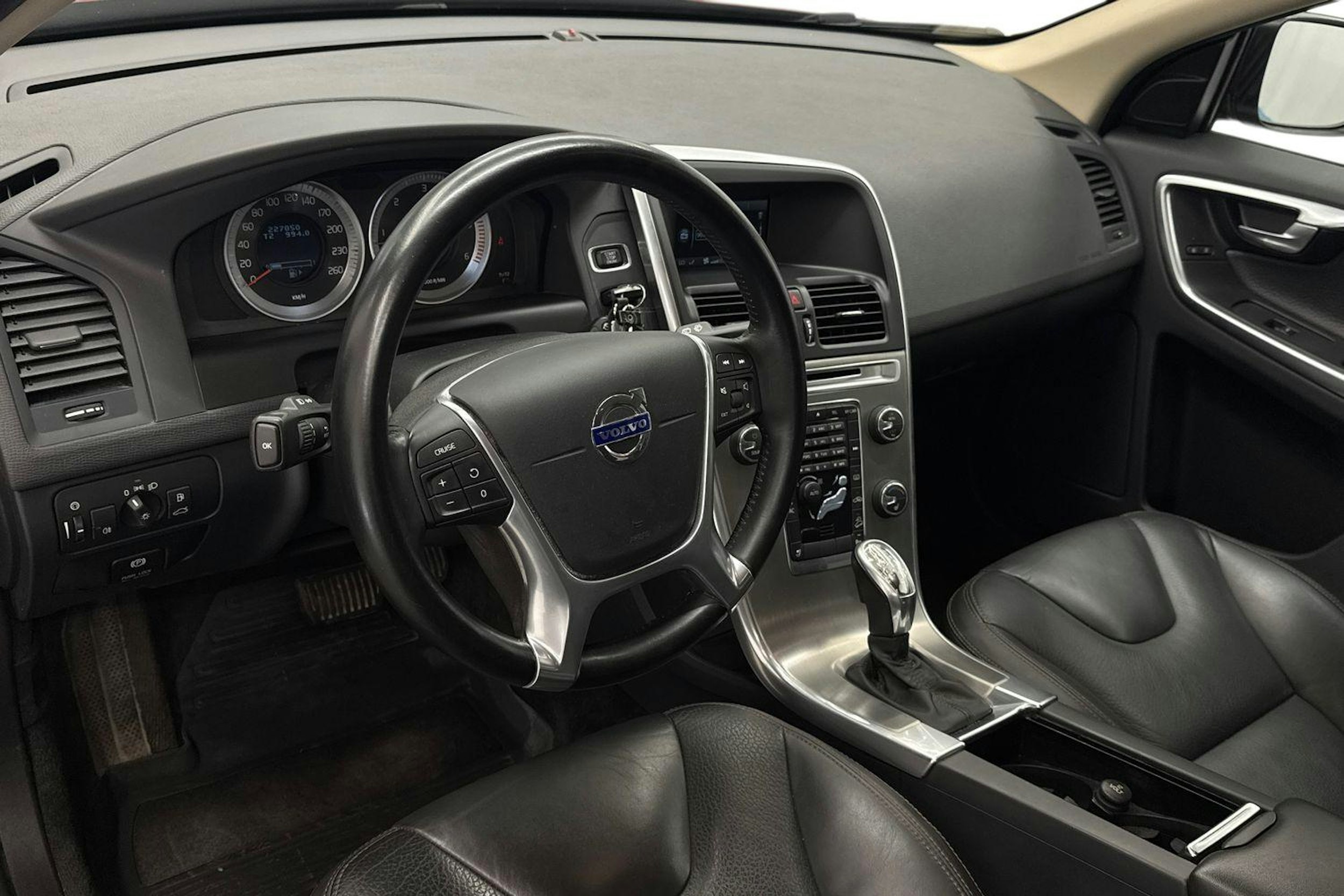 punainen Volvo XC60 2013 kuva 6.
