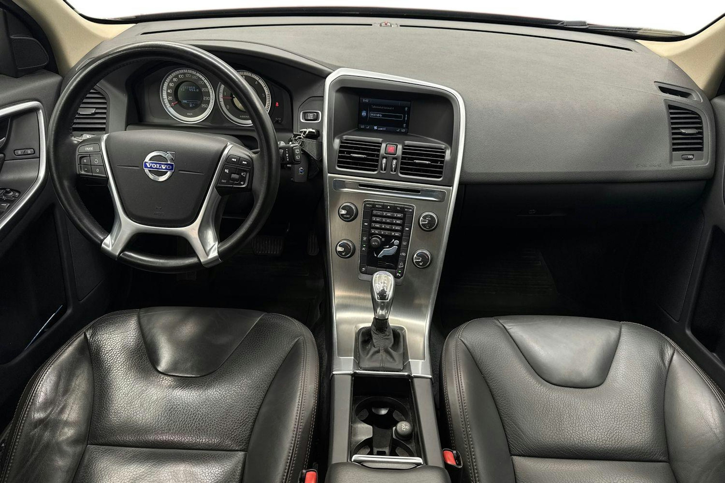 punainen Volvo XC60 2013 kuva 7.