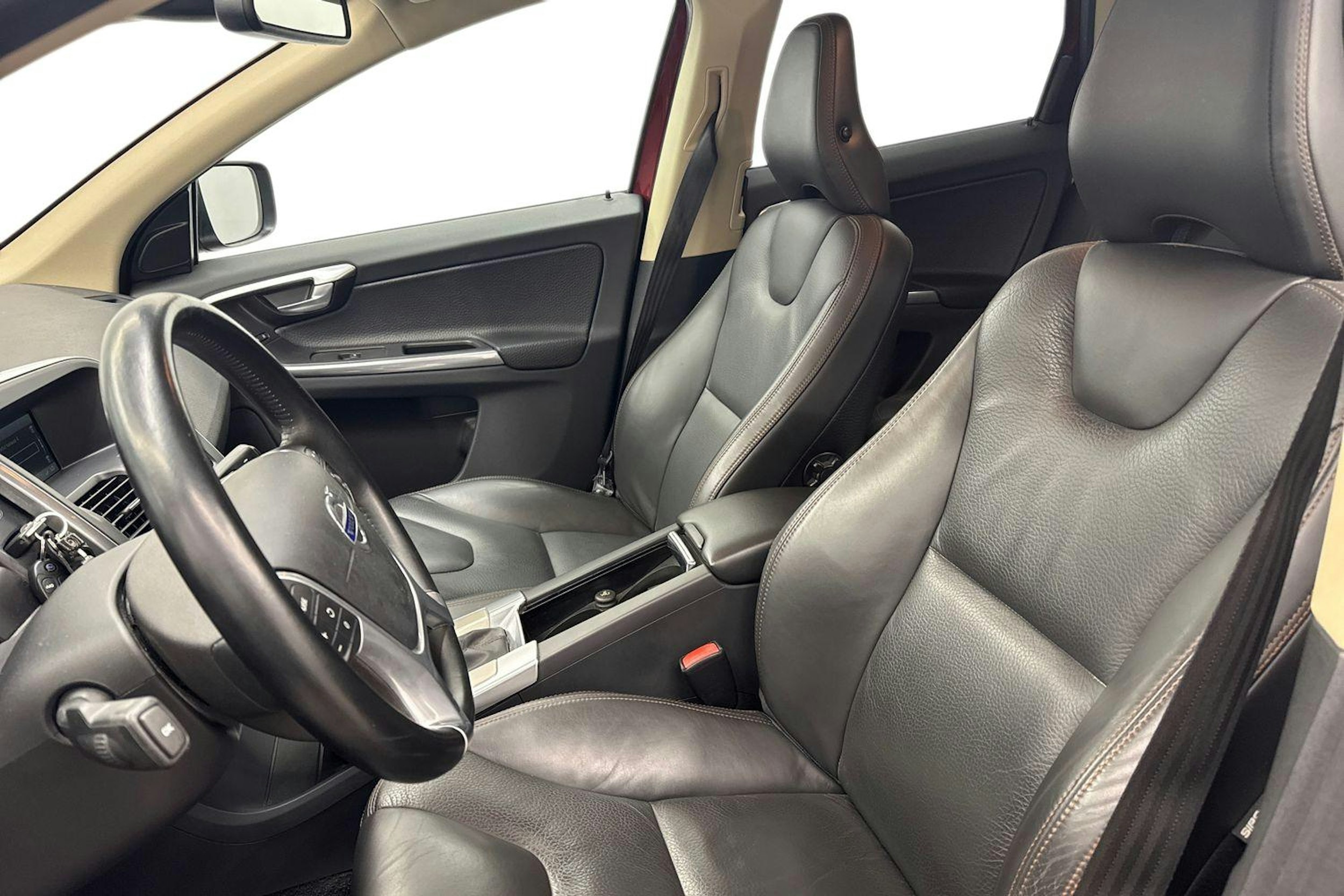 punainen Volvo XC60 2013 kuva 9.