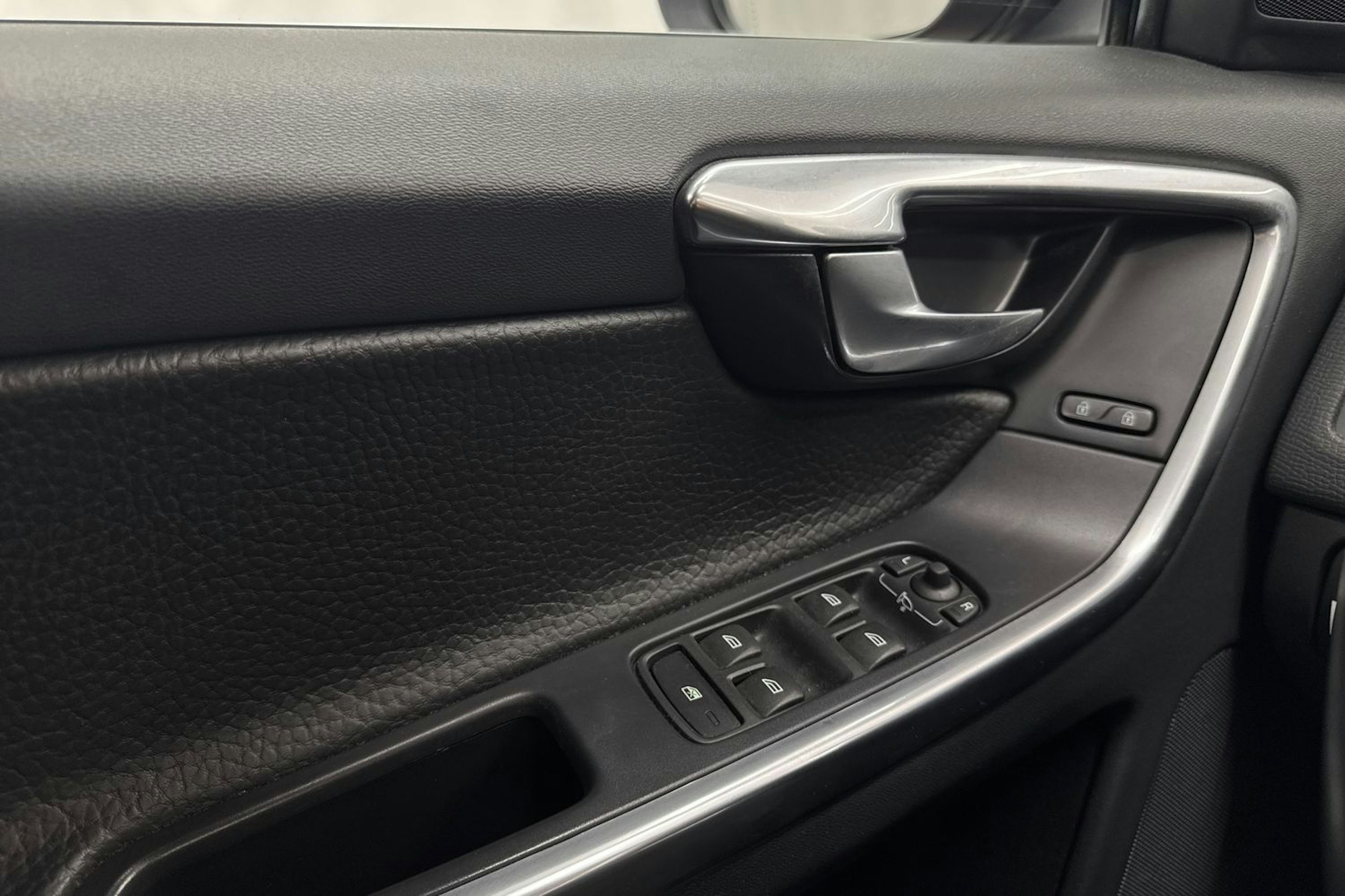 punainen Volvo XC60 2013 kuva 15.