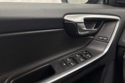 punainen Volvo XC60 2013 kuva 15.