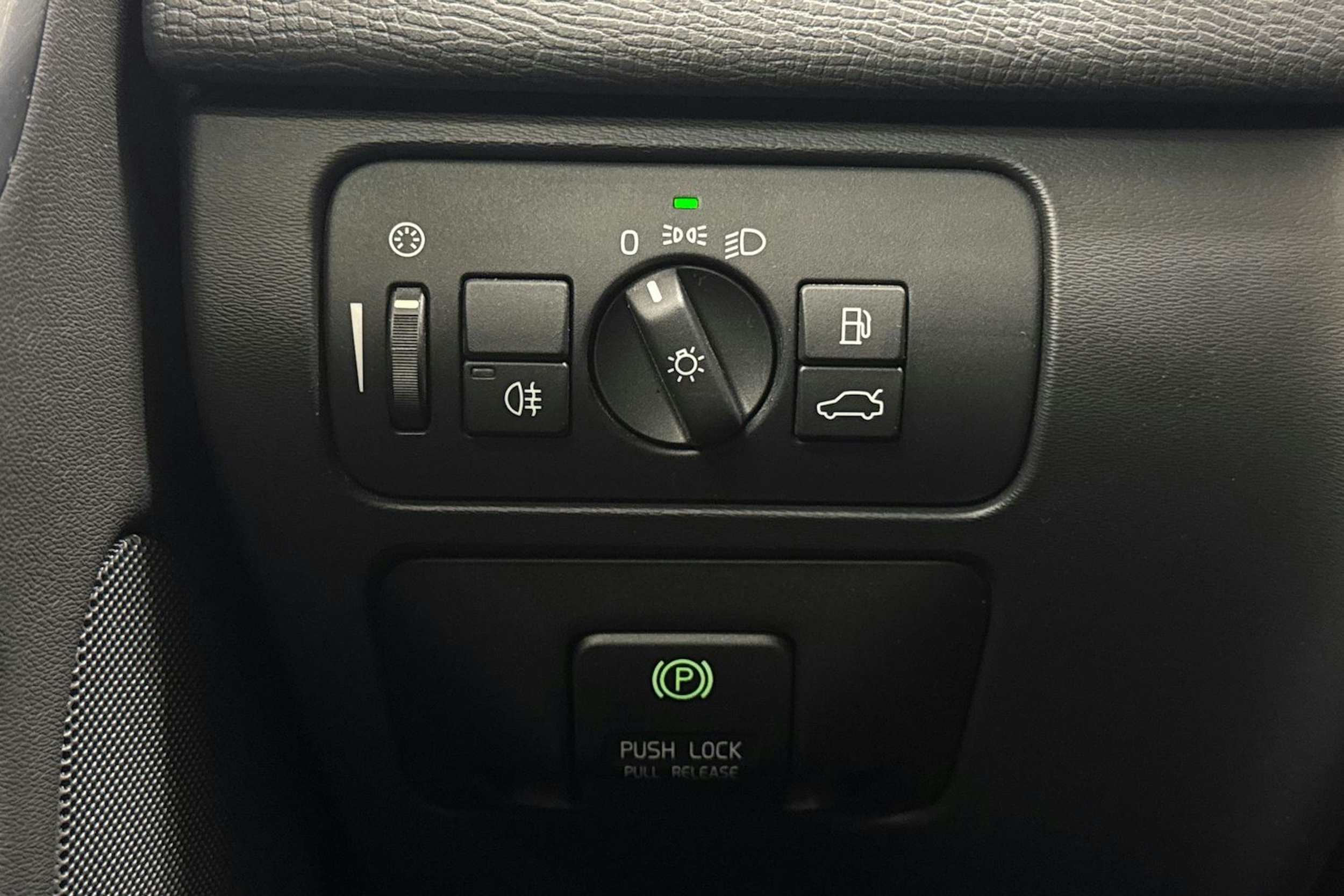 punainen Volvo XC60 2013 kuva 16.