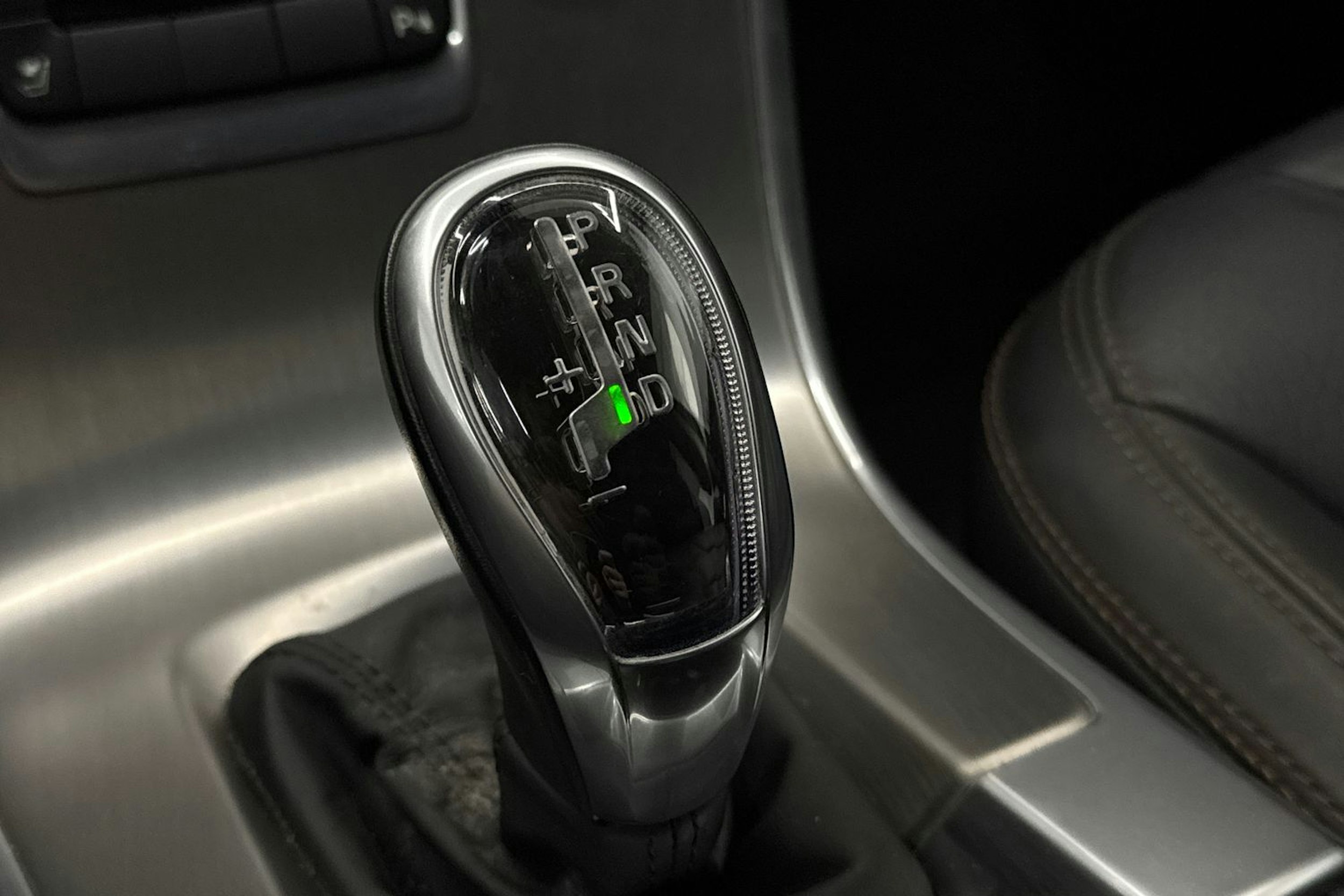 punainen Volvo XC60 2013 kuva 25.