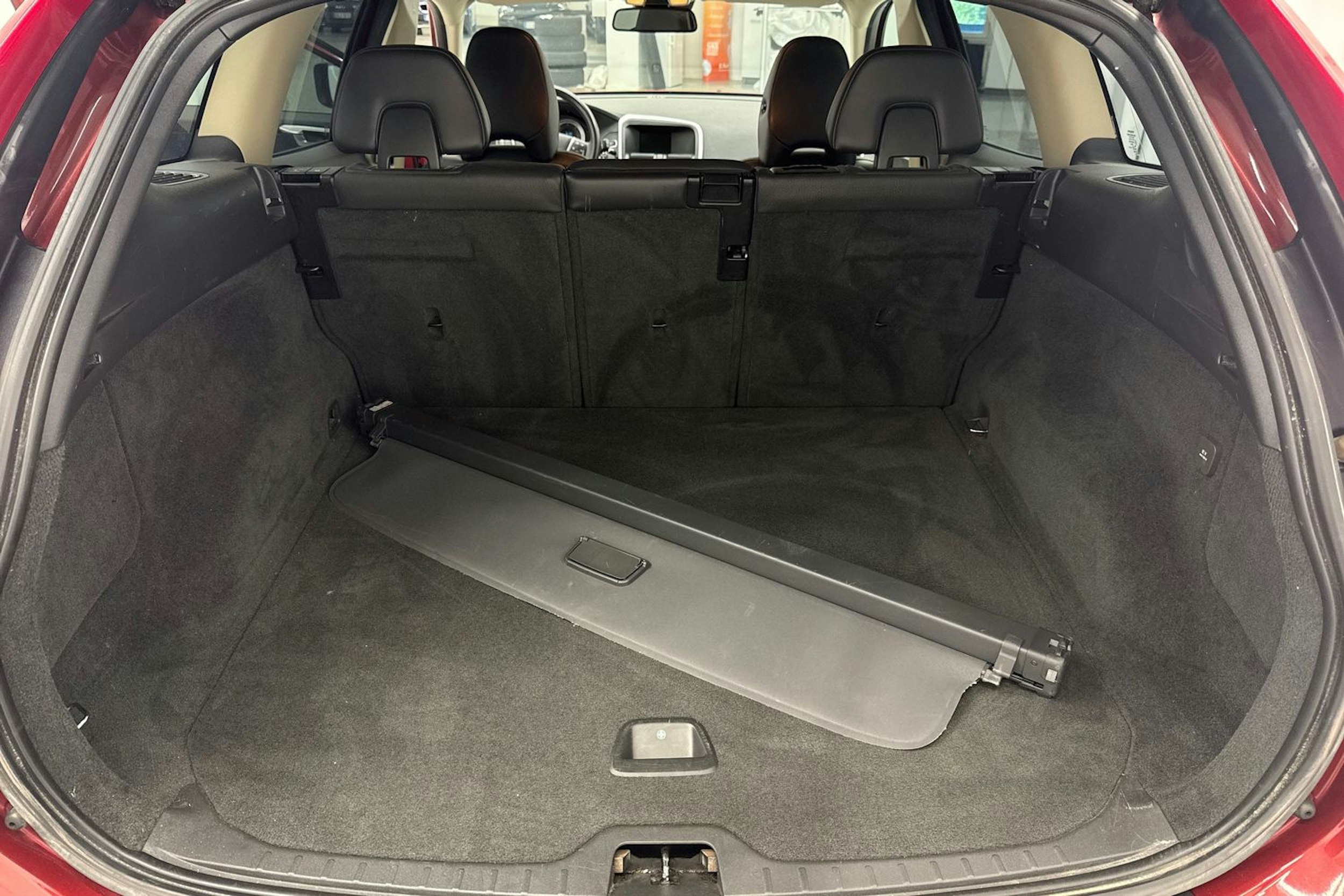 punainen Volvo XC60 2013 kuva 29.