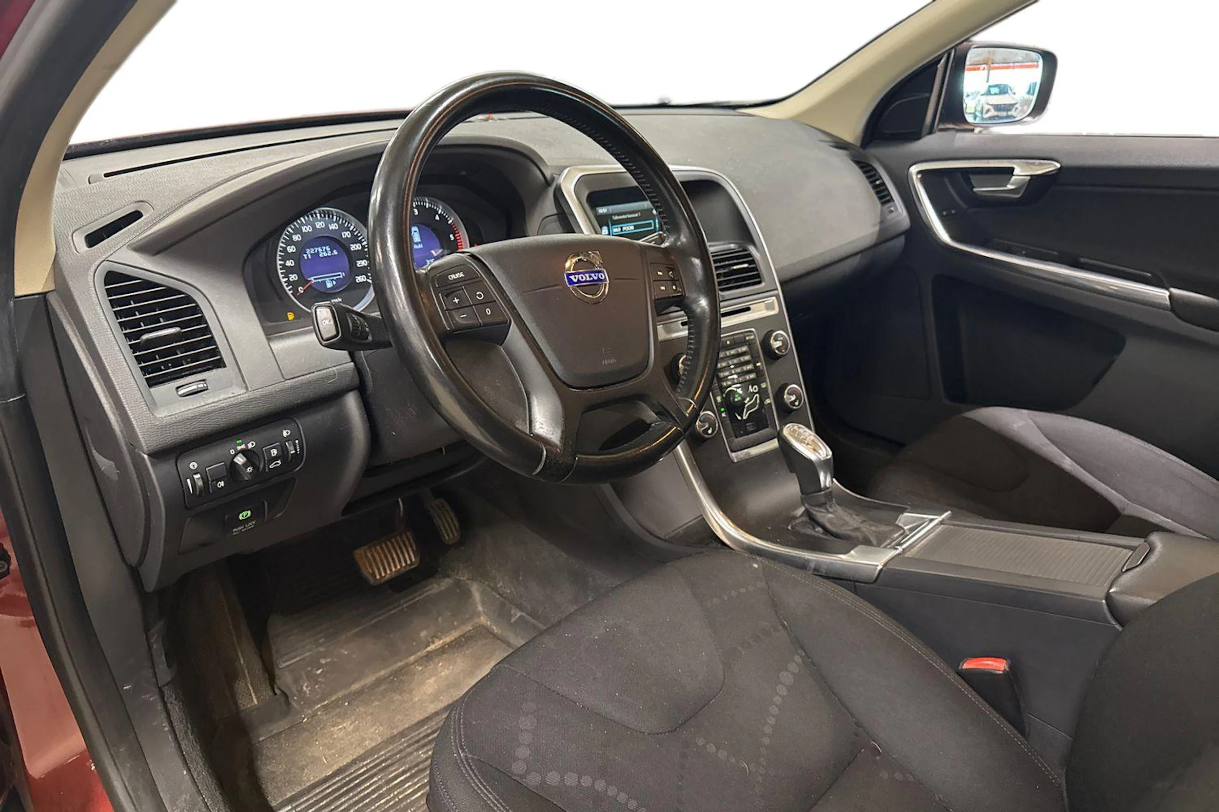 Punainen Volvo XC60 2013 kuva 3.
