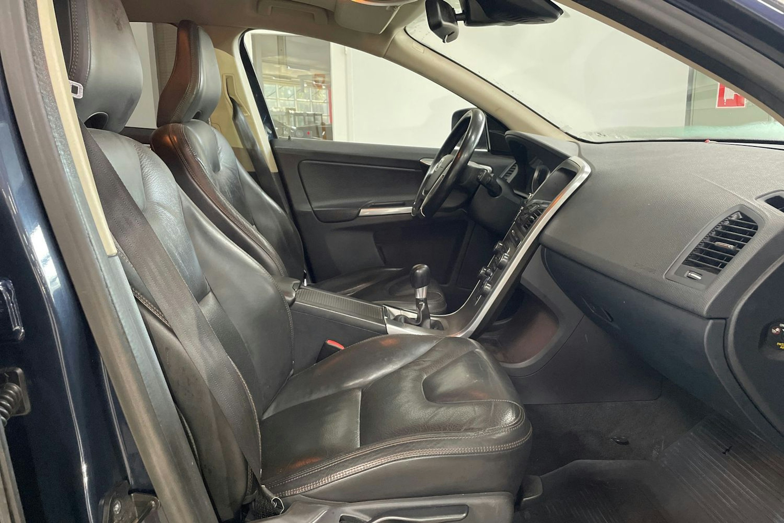 Sininen Volvo XC60 2013 kuva 14.