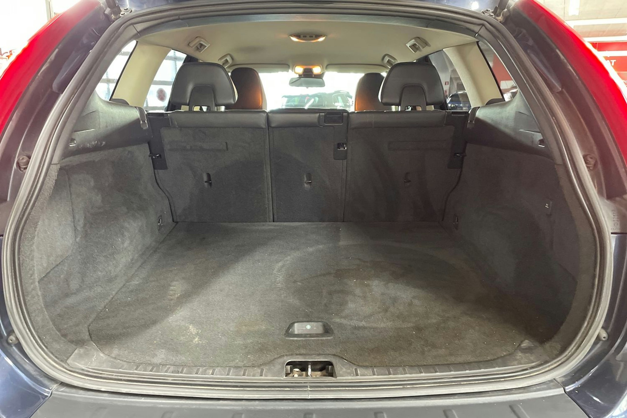 Sininen Volvo XC60 2013 kuva 16.