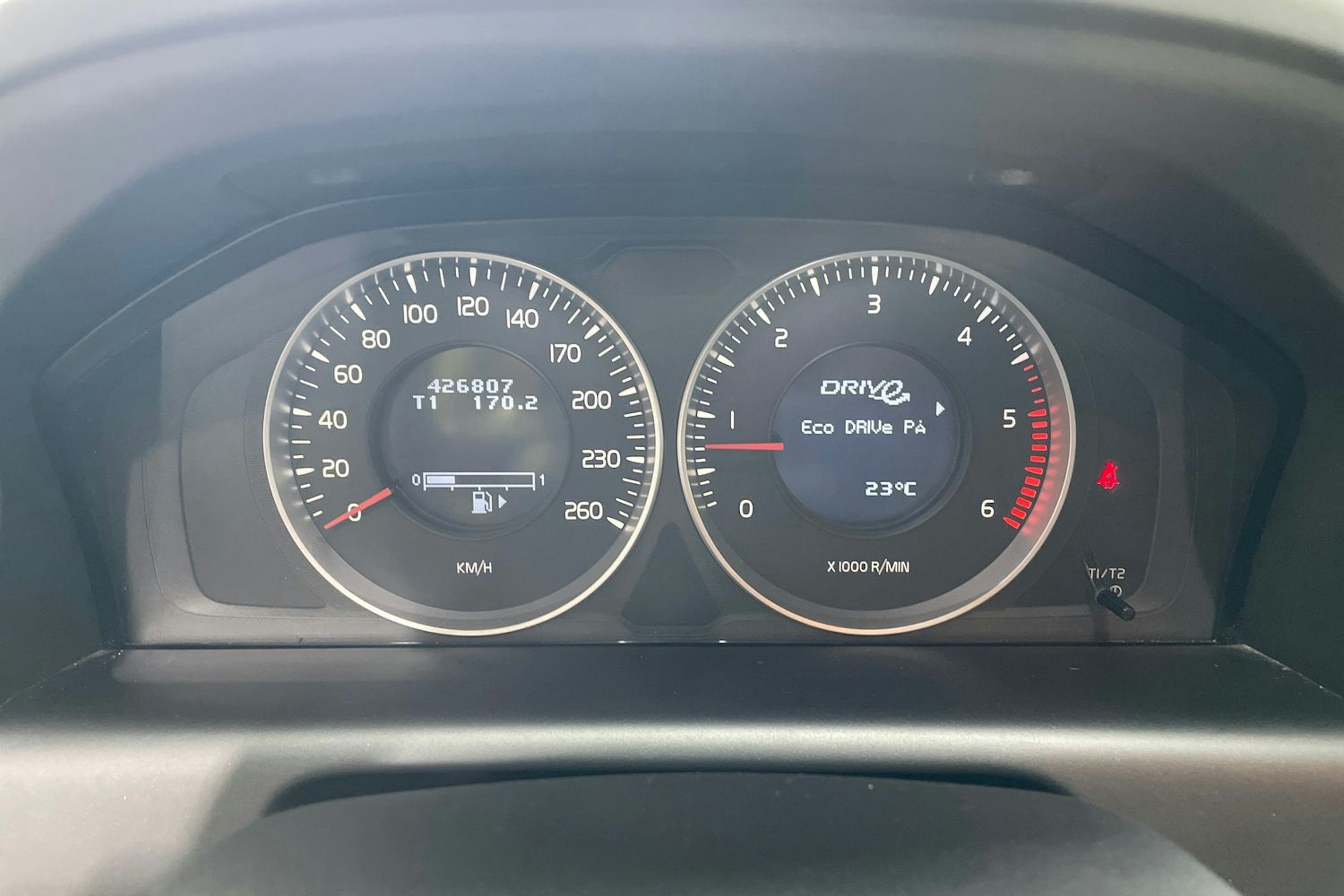 Sininen Volvo XC60 2013 kuva 17.