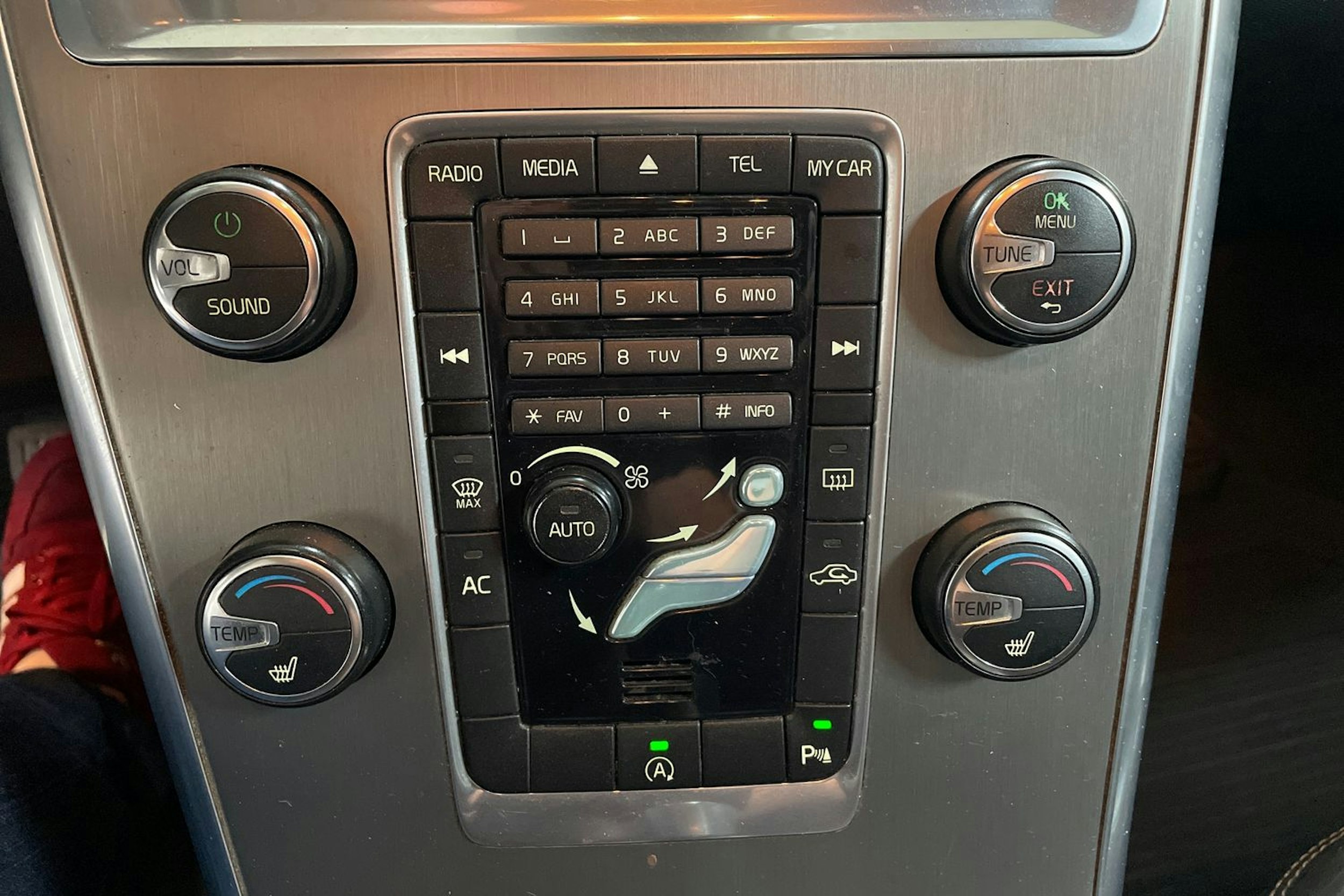 Sininen Volvo XC60 2013 kuva 19.