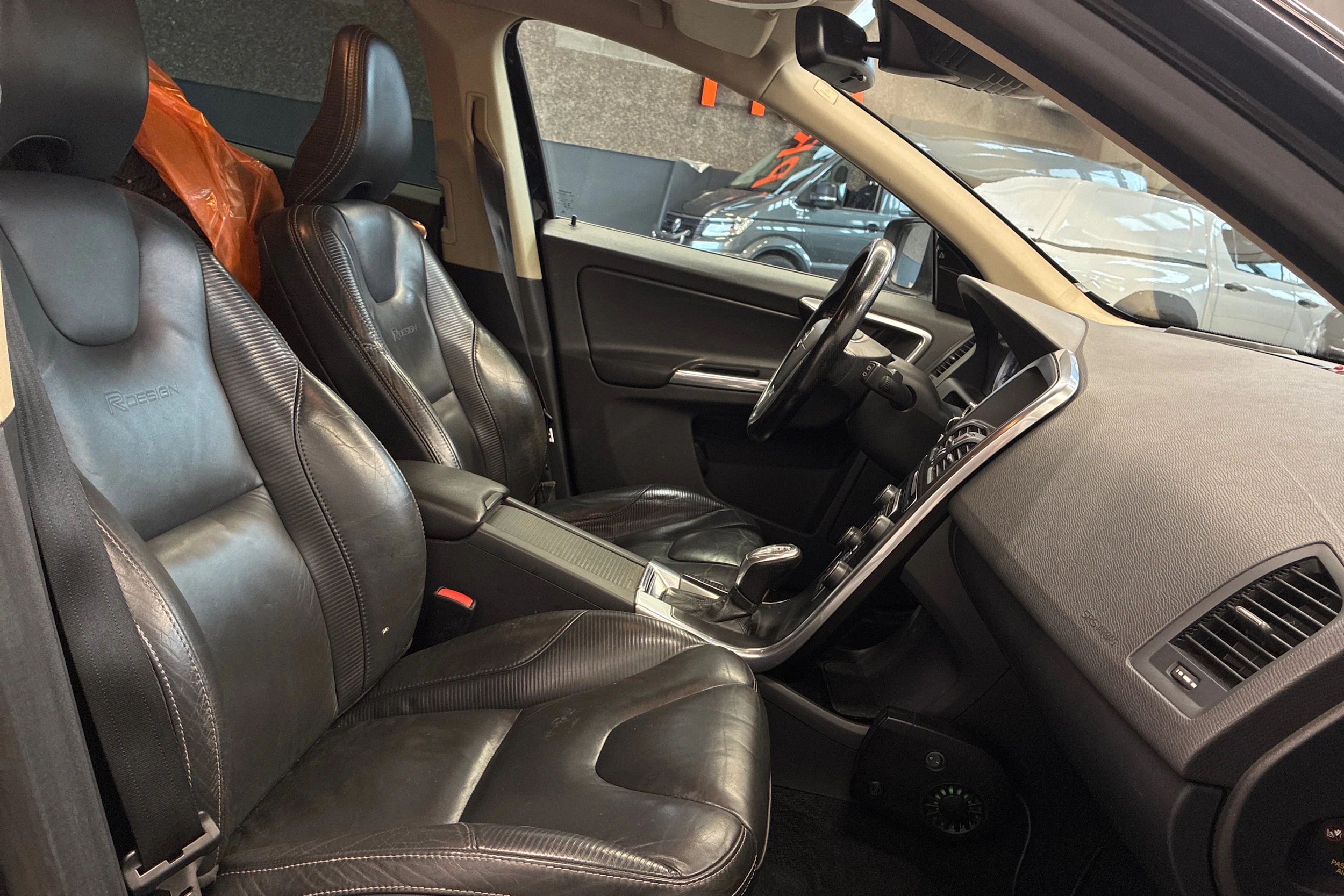 musta Volvo XC60 2013 kuva 10.