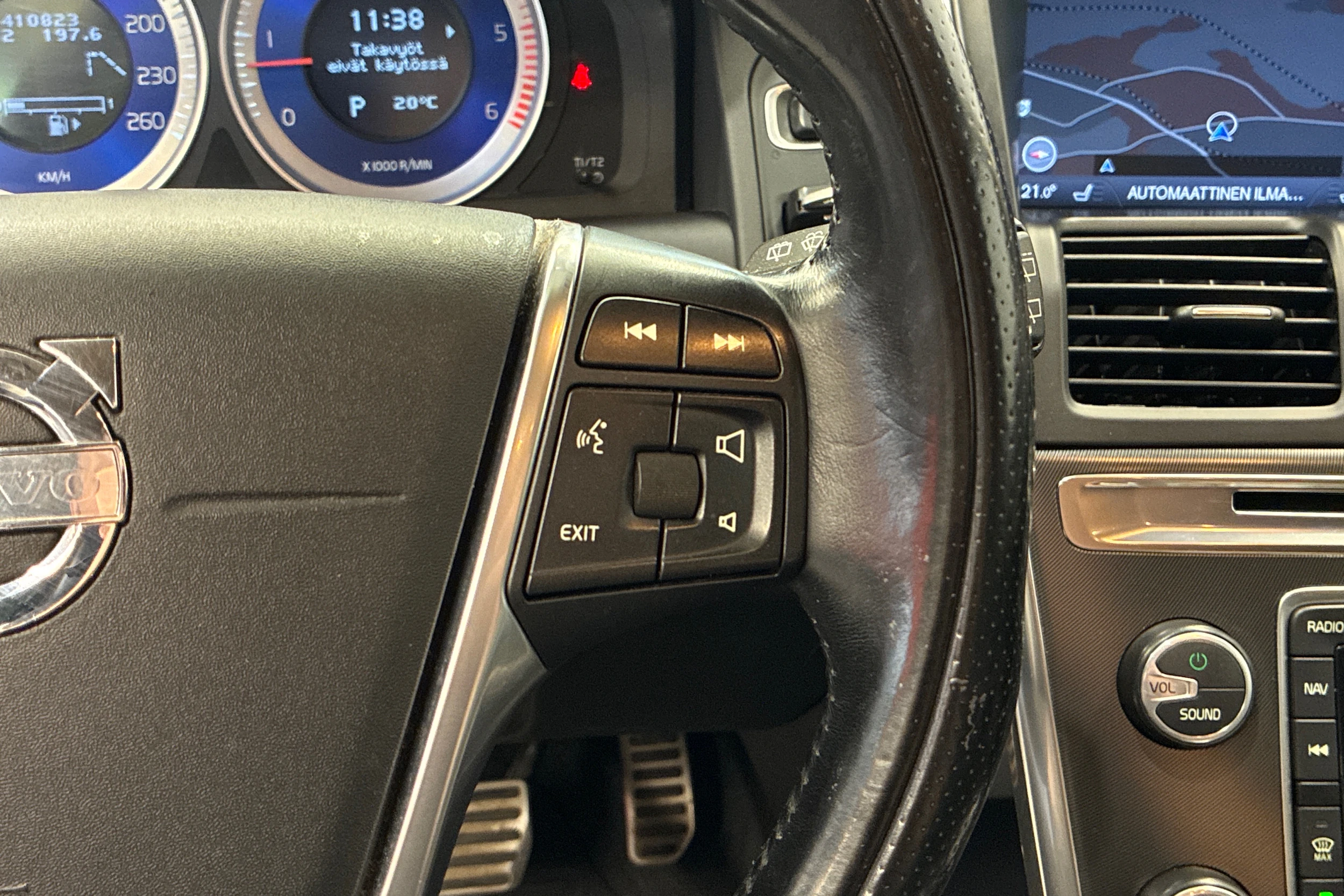 musta Volvo XC60 2013 kuva 13.