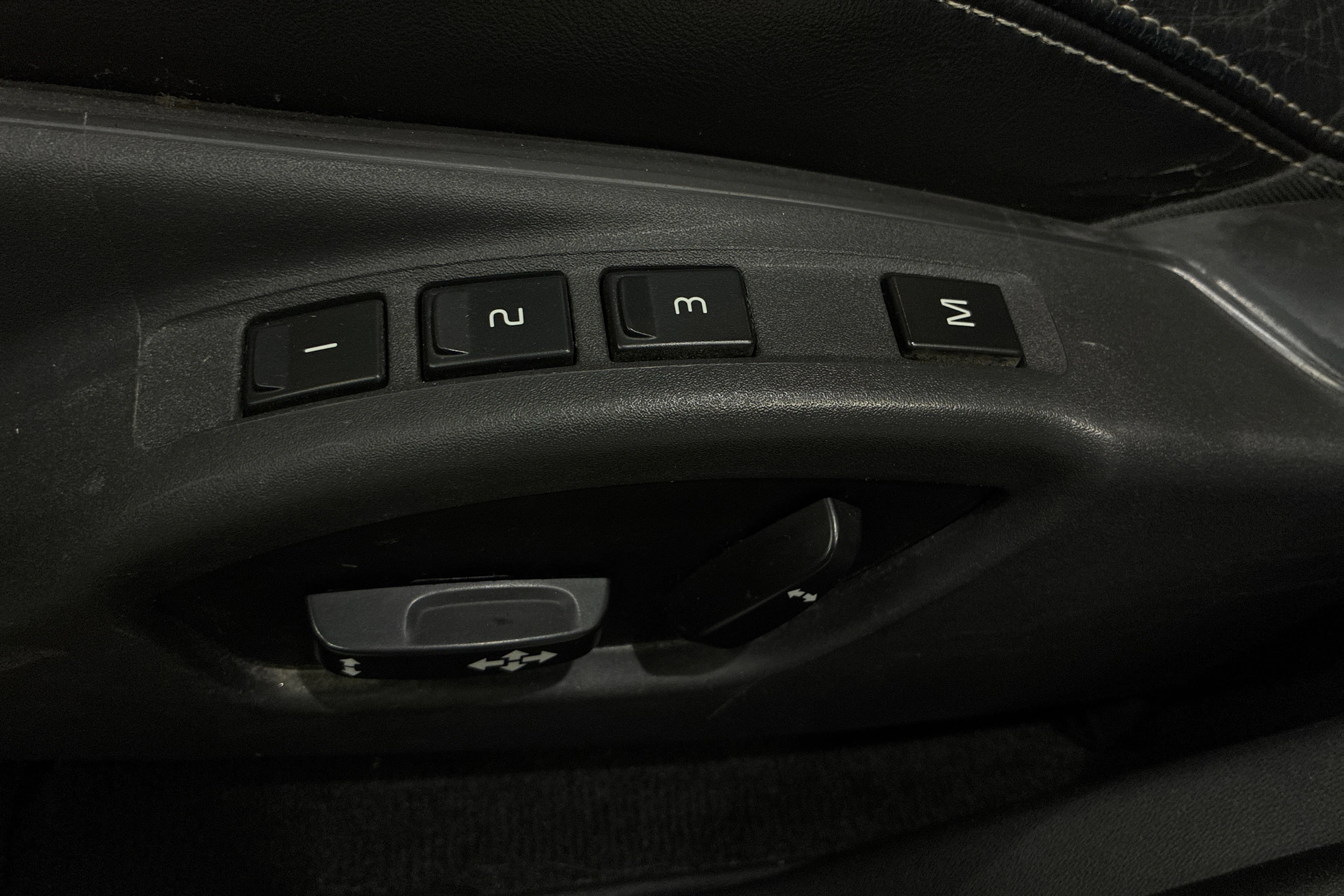 musta Volvo XC60 2013 kuva 22.