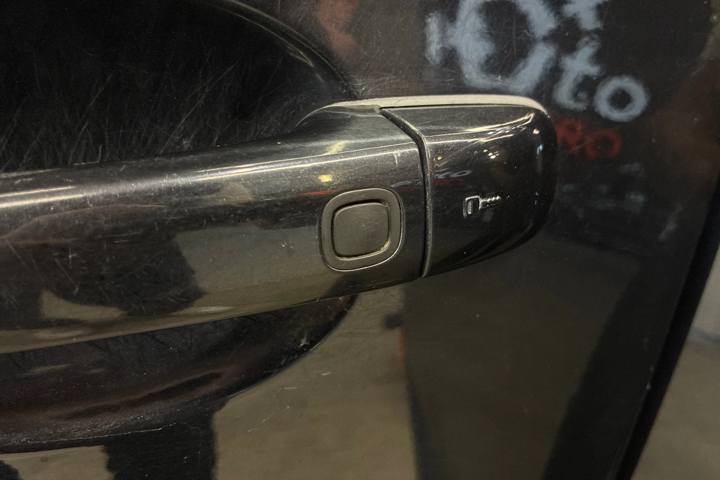 musta Volvo XC60 2013 kuva 28.