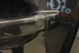 musta Volvo XC60 2013 kuva 28.