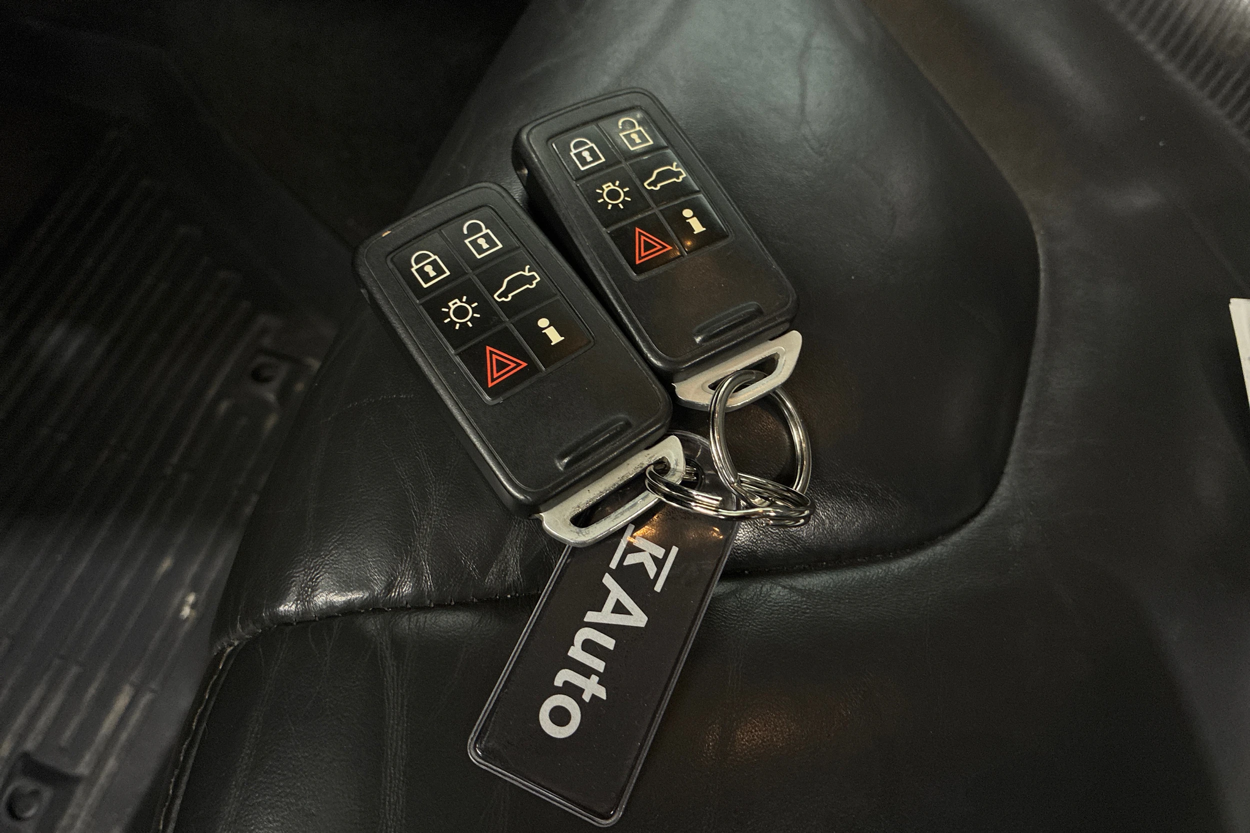 musta Volvo XC60 2013 kuva 30.