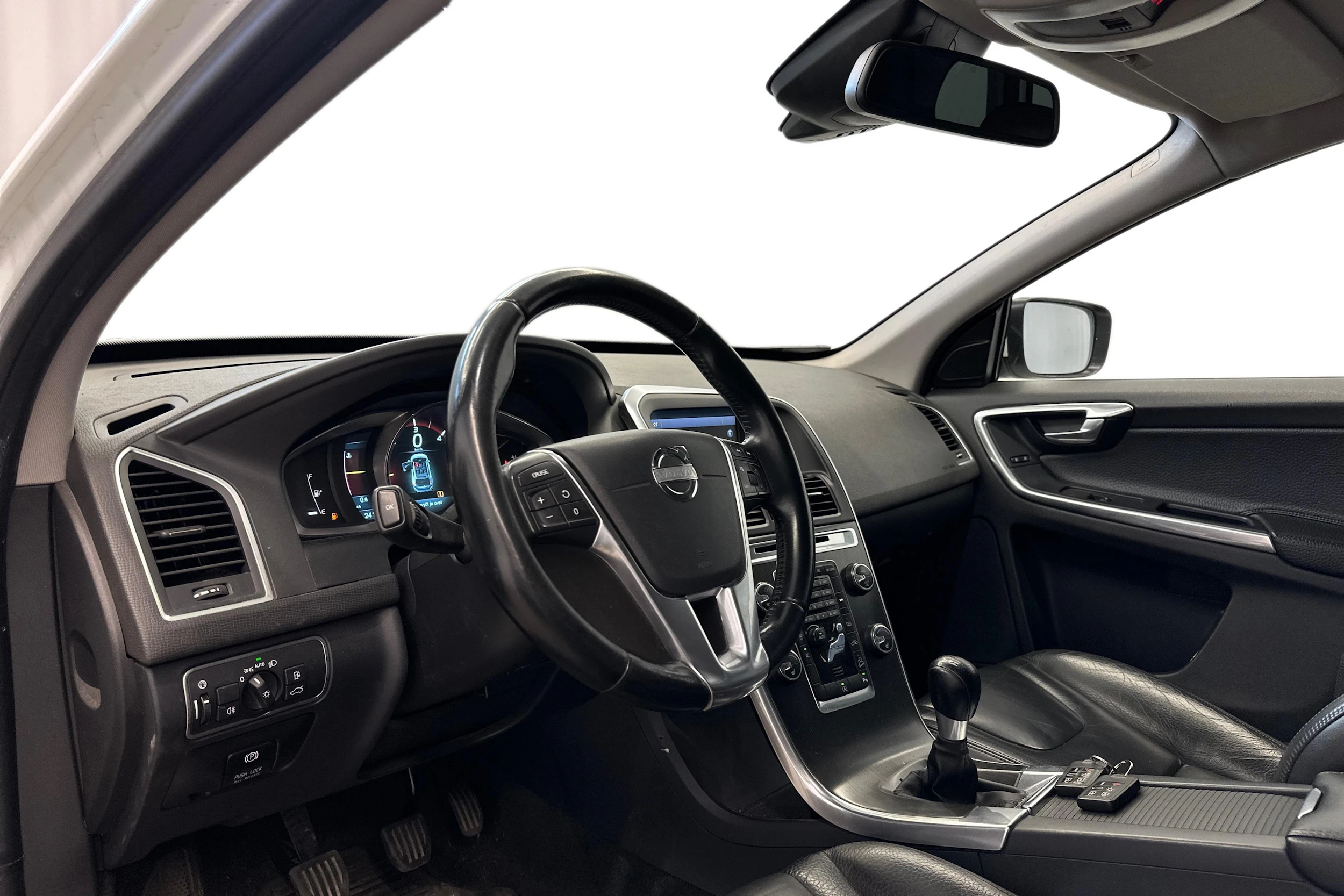 valkoinen Volvo XC60 2014 kuva 3.