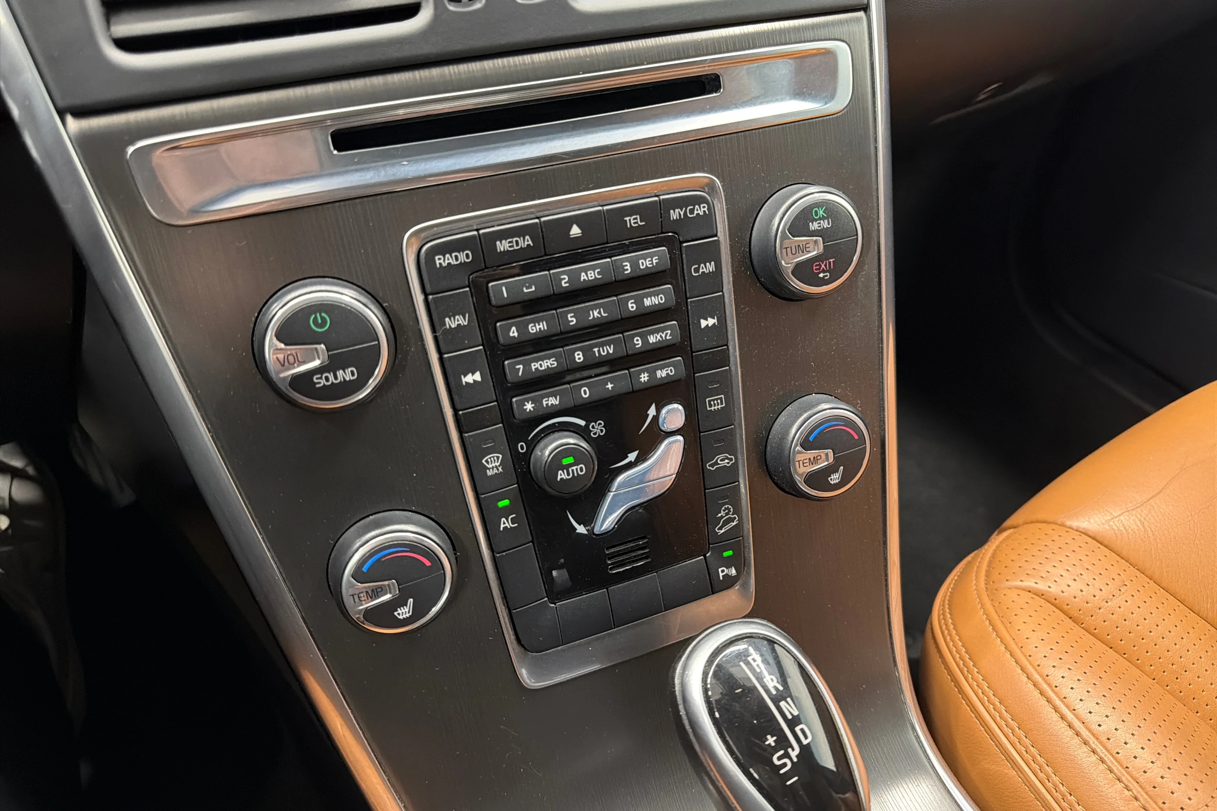 ruskea (beige) Volvo XC60 2014 kuva 24.