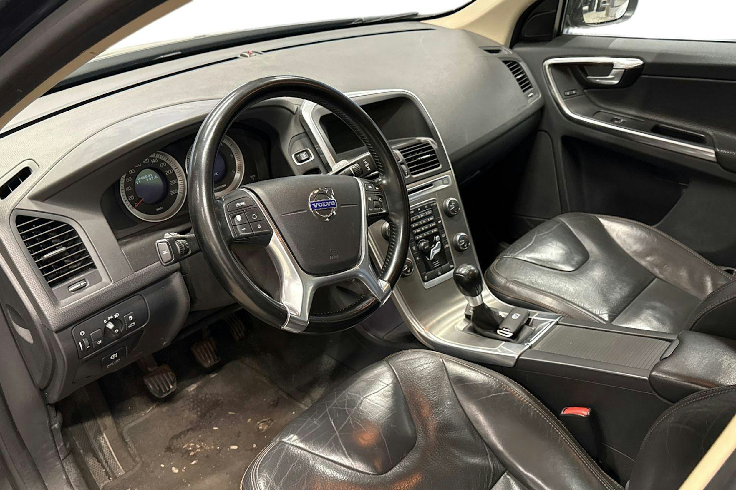 Harmaa Volvo XC60 2013 kuva 3.