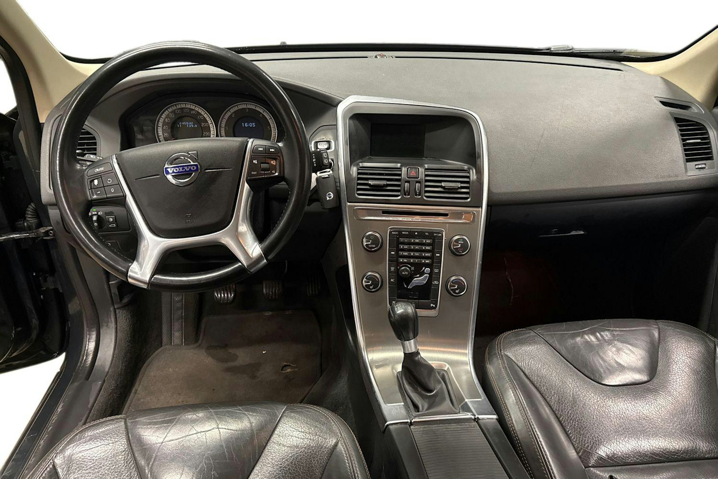 Harmaa Volvo XC60 2013 kuva 7.