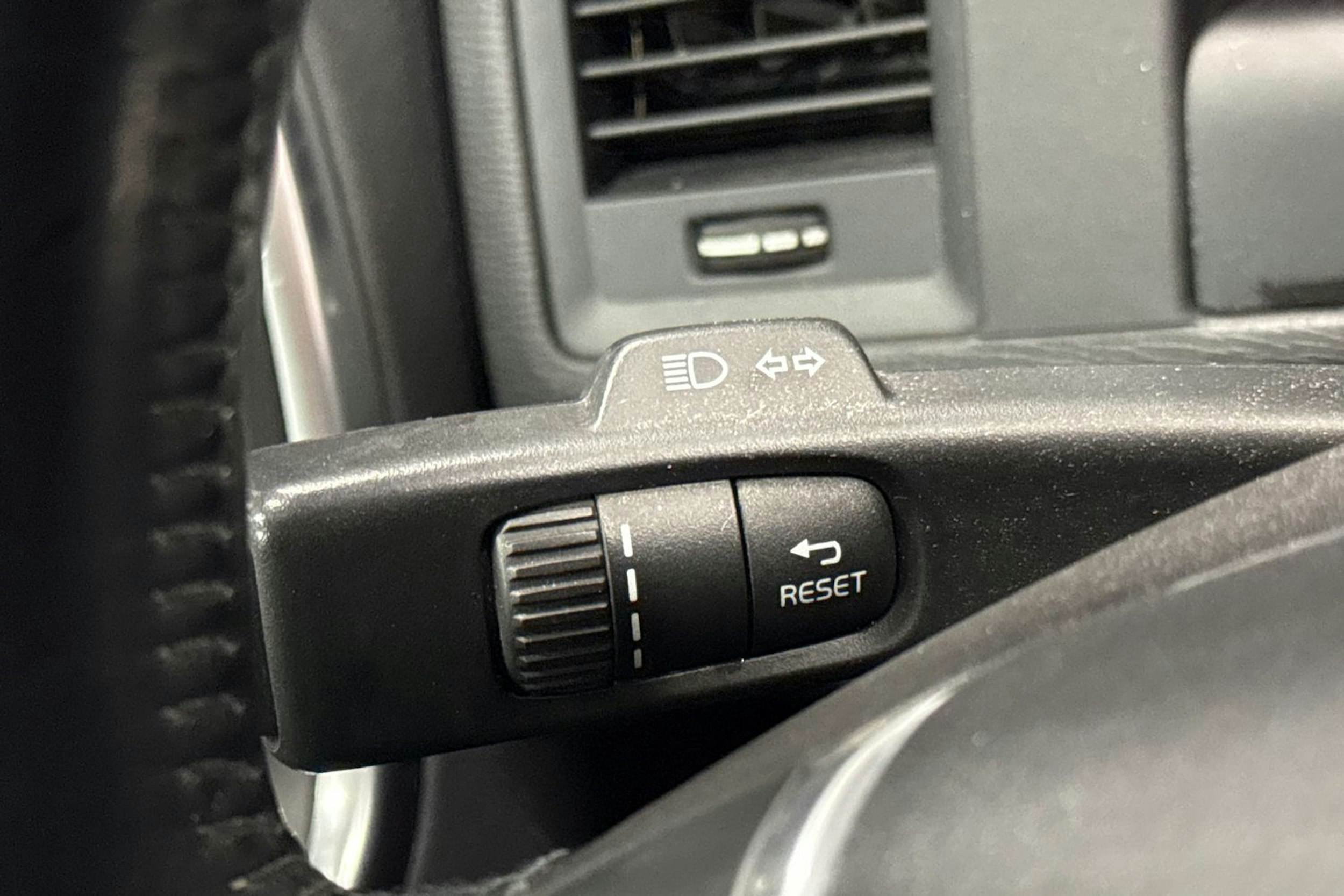 Harmaa Volvo XC60 2013 kuva 18.