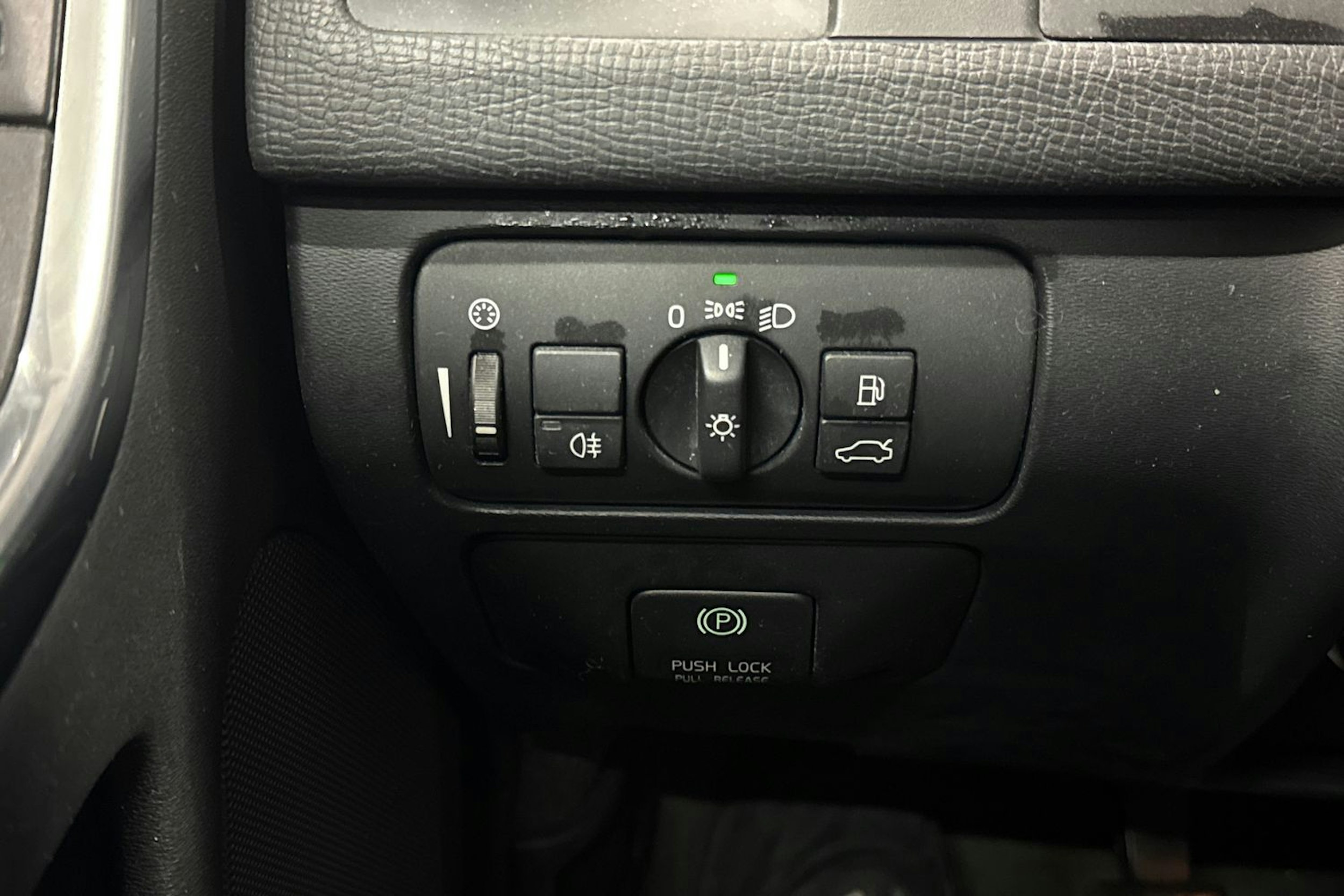 Harmaa Volvo XC60 2013 kuva 20.