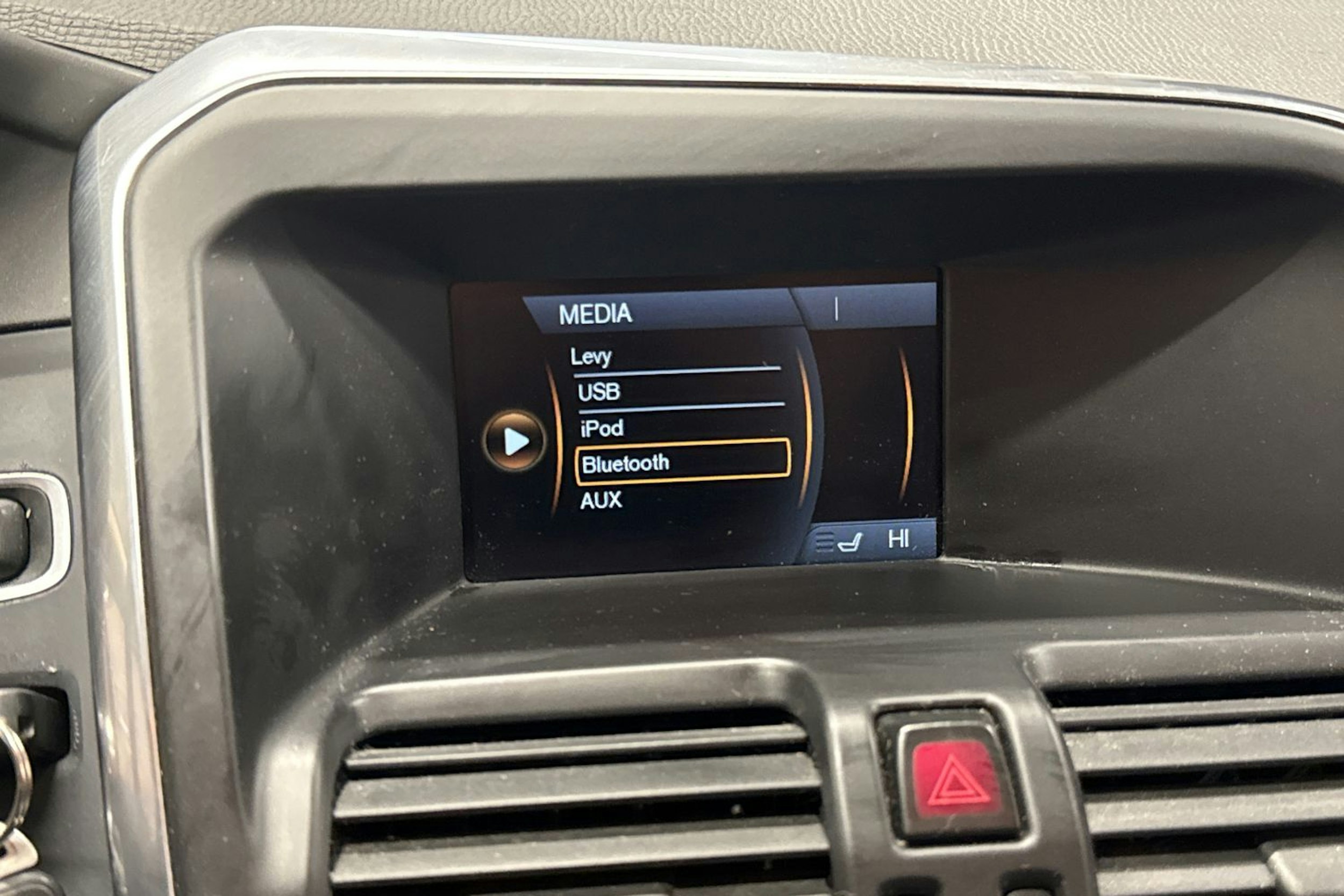 Harmaa Volvo XC60 2013 kuva 22.