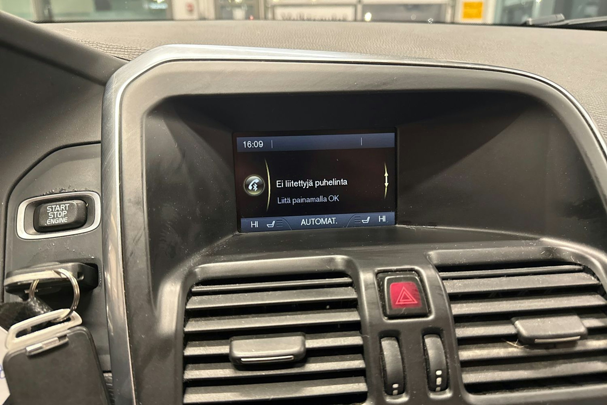 Harmaa Volvo XC60 2013 kuva 24.