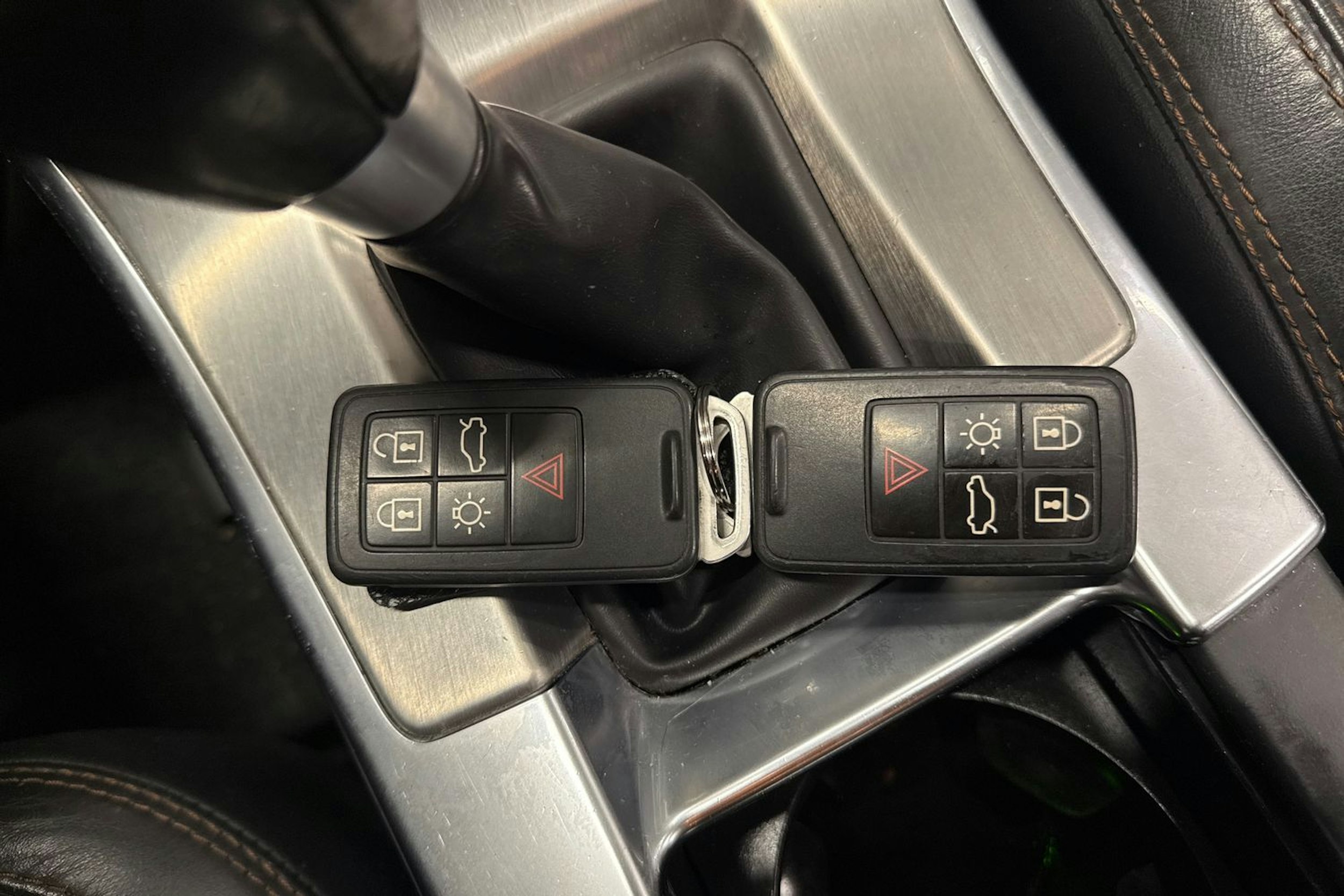 Harmaa Volvo XC60 2013 kuva 27.