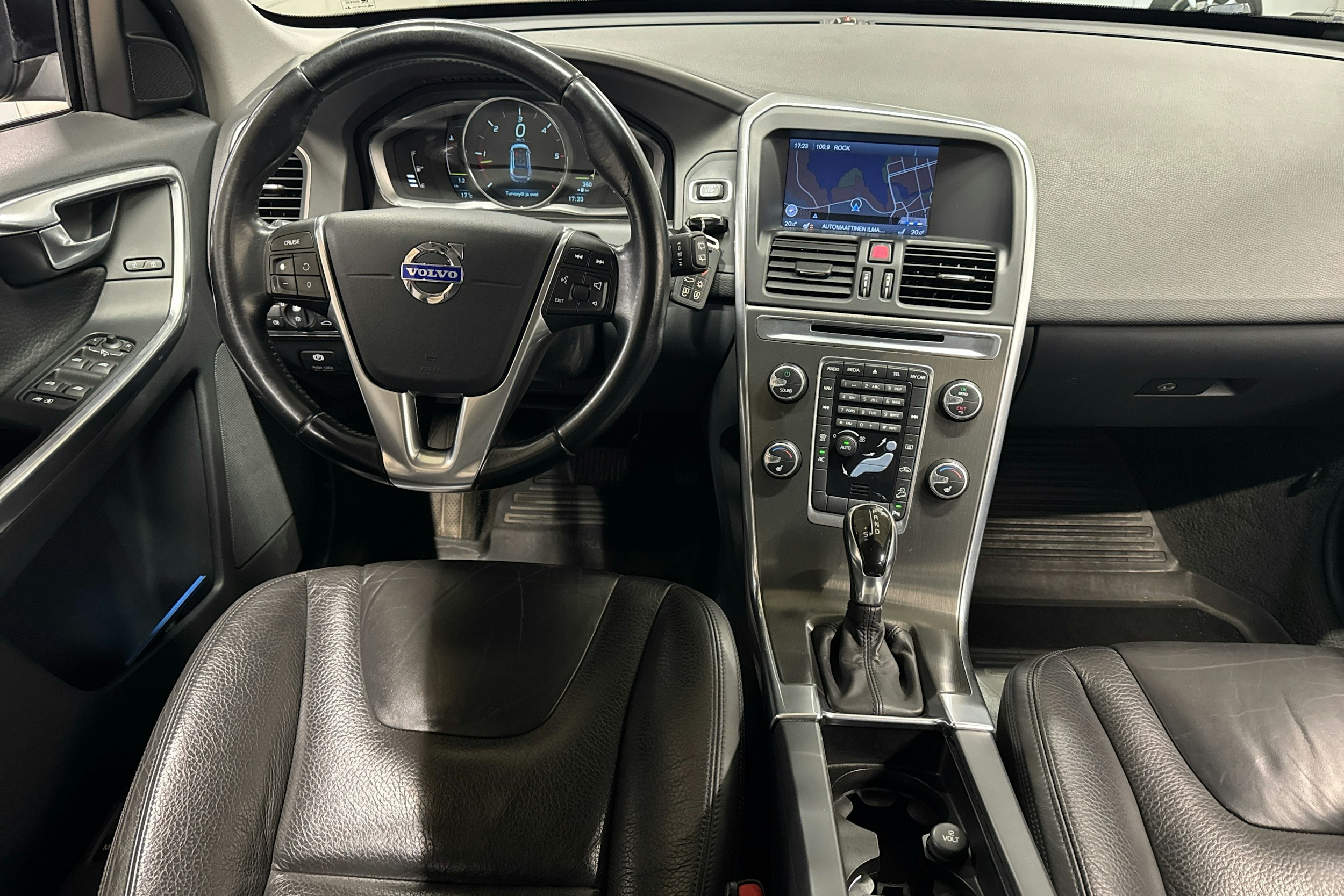 Musta Volvo XC60 2013 kuva 7.