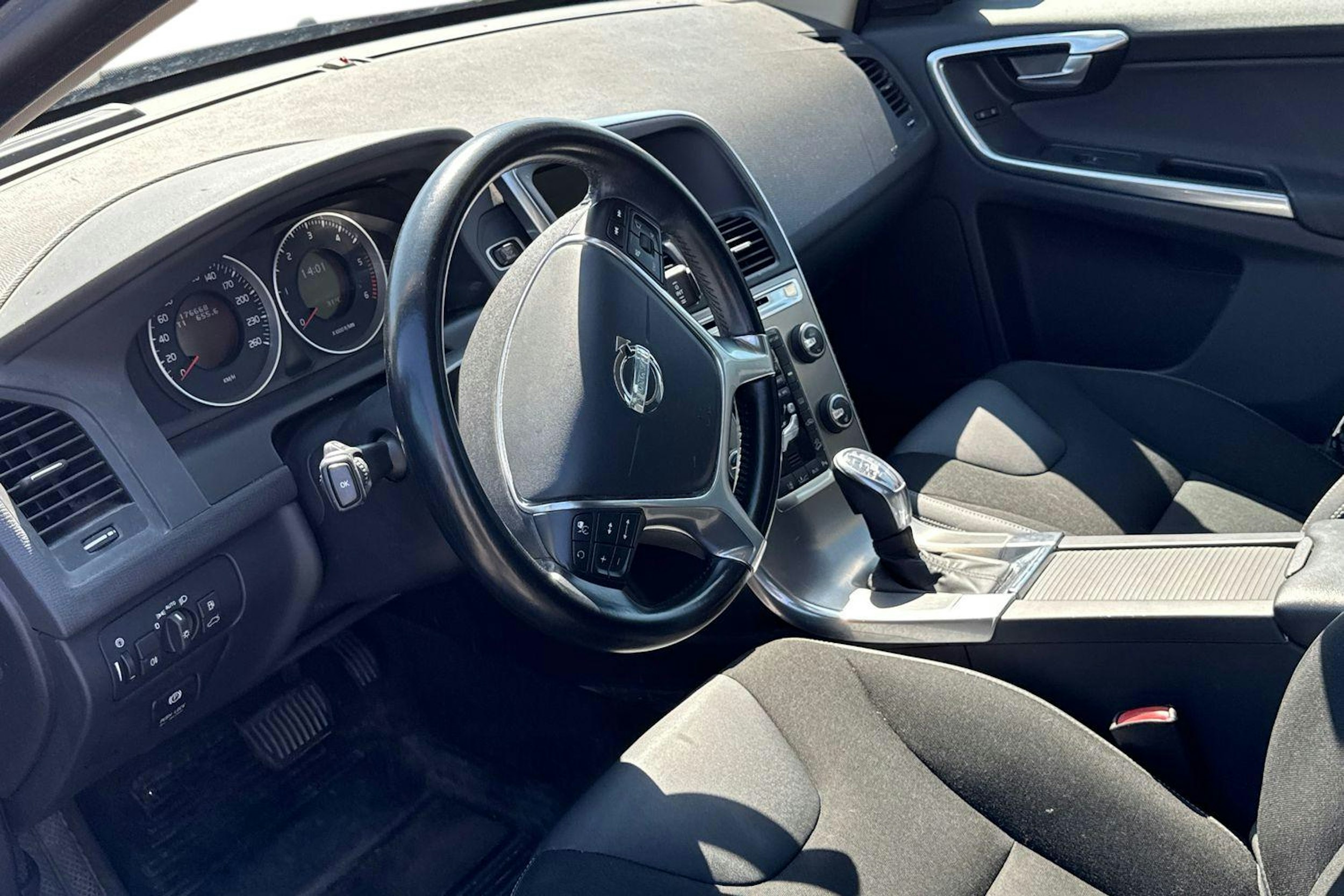 musta Volvo XC60 2013 kuva 3.