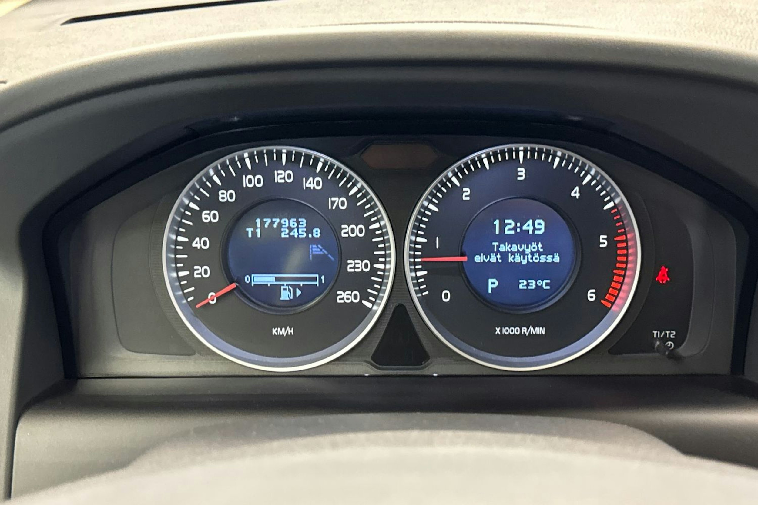 musta Volvo XC60 2013 kuva 15.