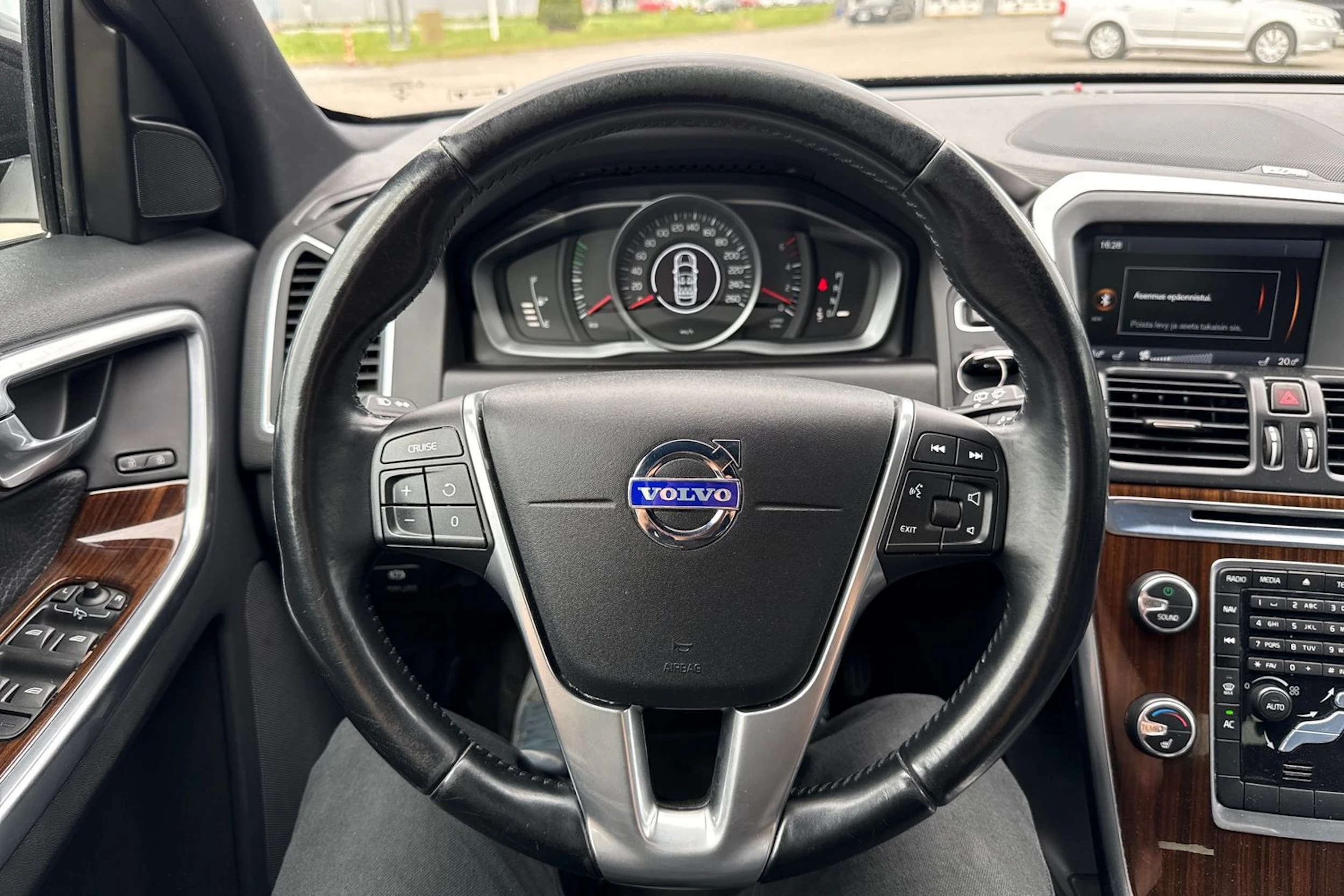 musta Volvo XC60 2013 kuva 7.