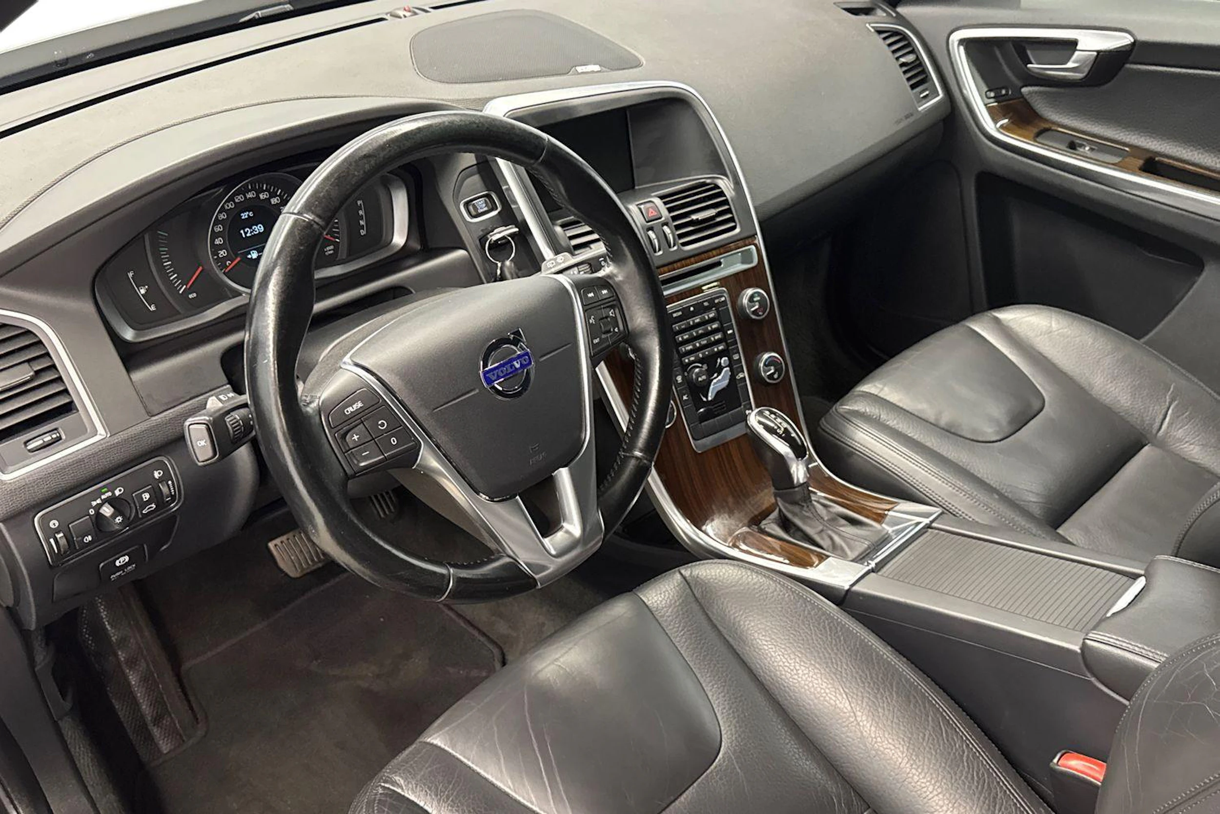 musta Volvo XC60 2013 kuva 8.