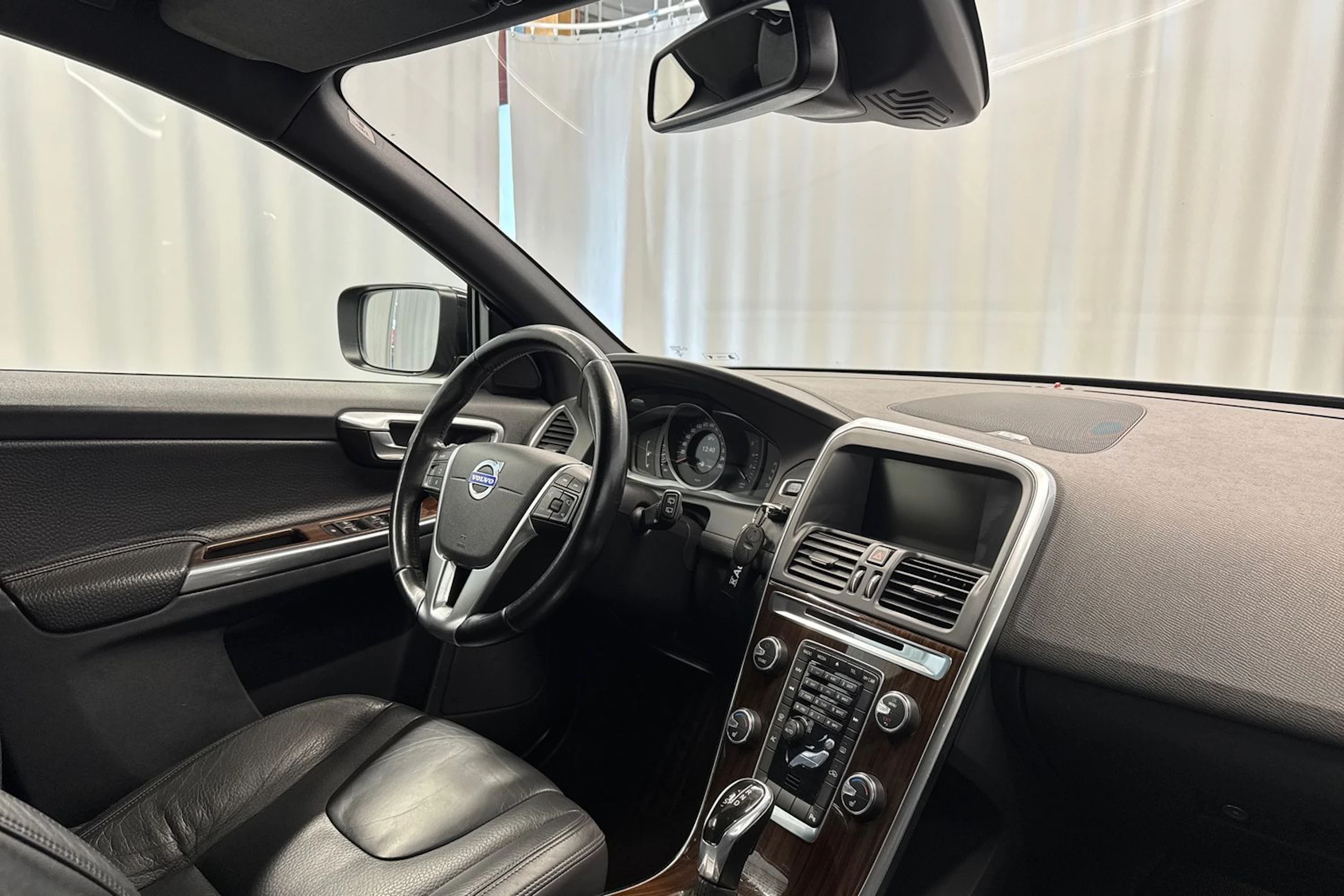 musta Volvo XC60 2013 kuva 16.