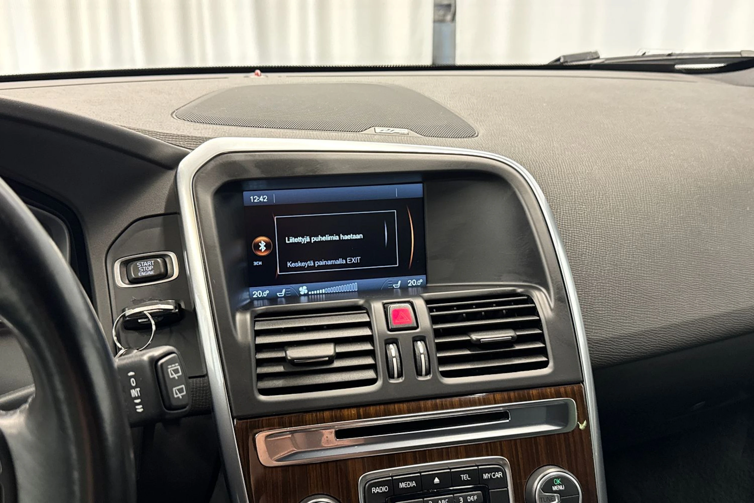 musta Volvo XC60 2013 kuva 21.