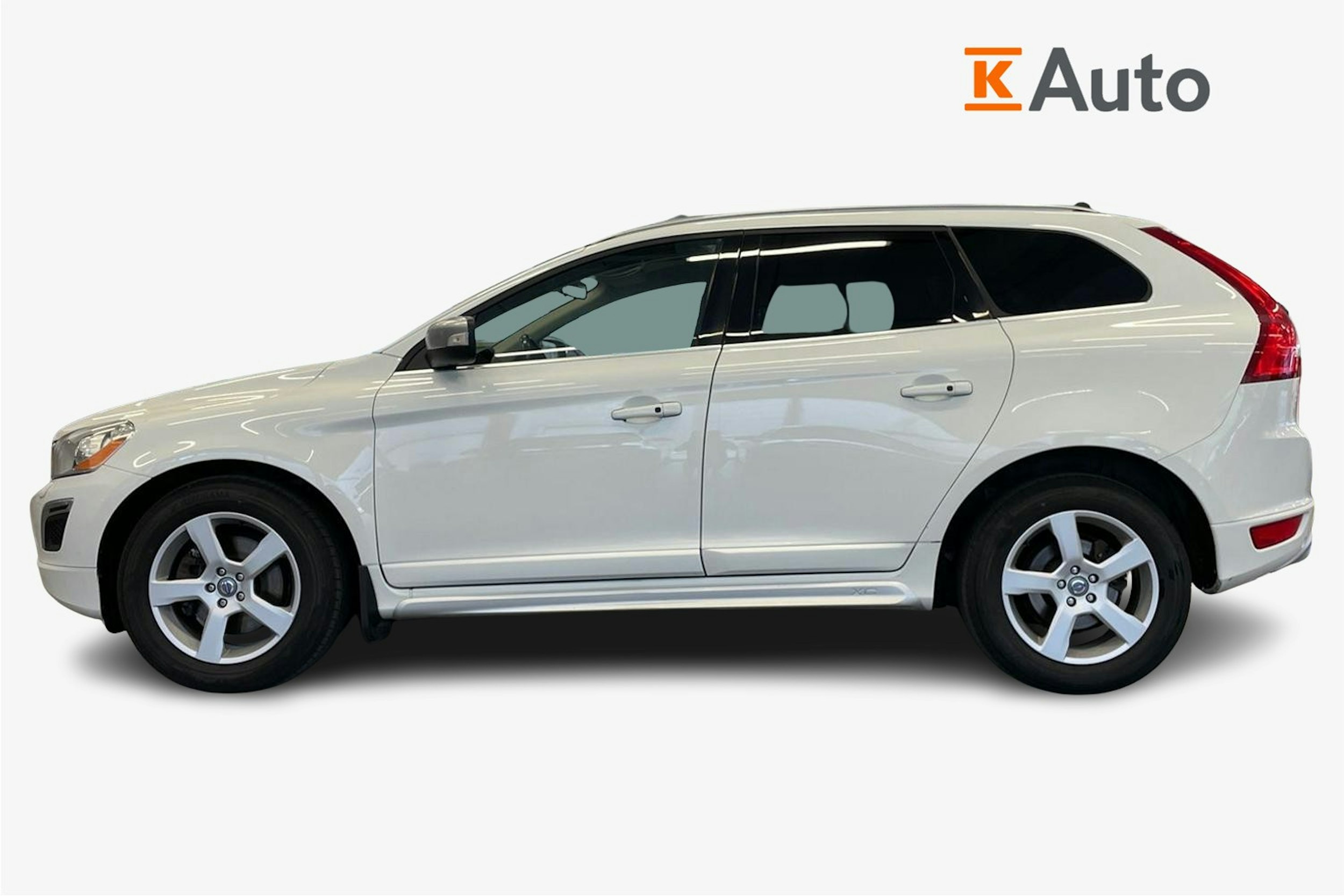 Valkoinen Volvo XC60 2013 kuva 6.