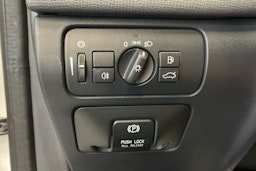 Valkoinen Volvo XC60 2013 kuva 17.
